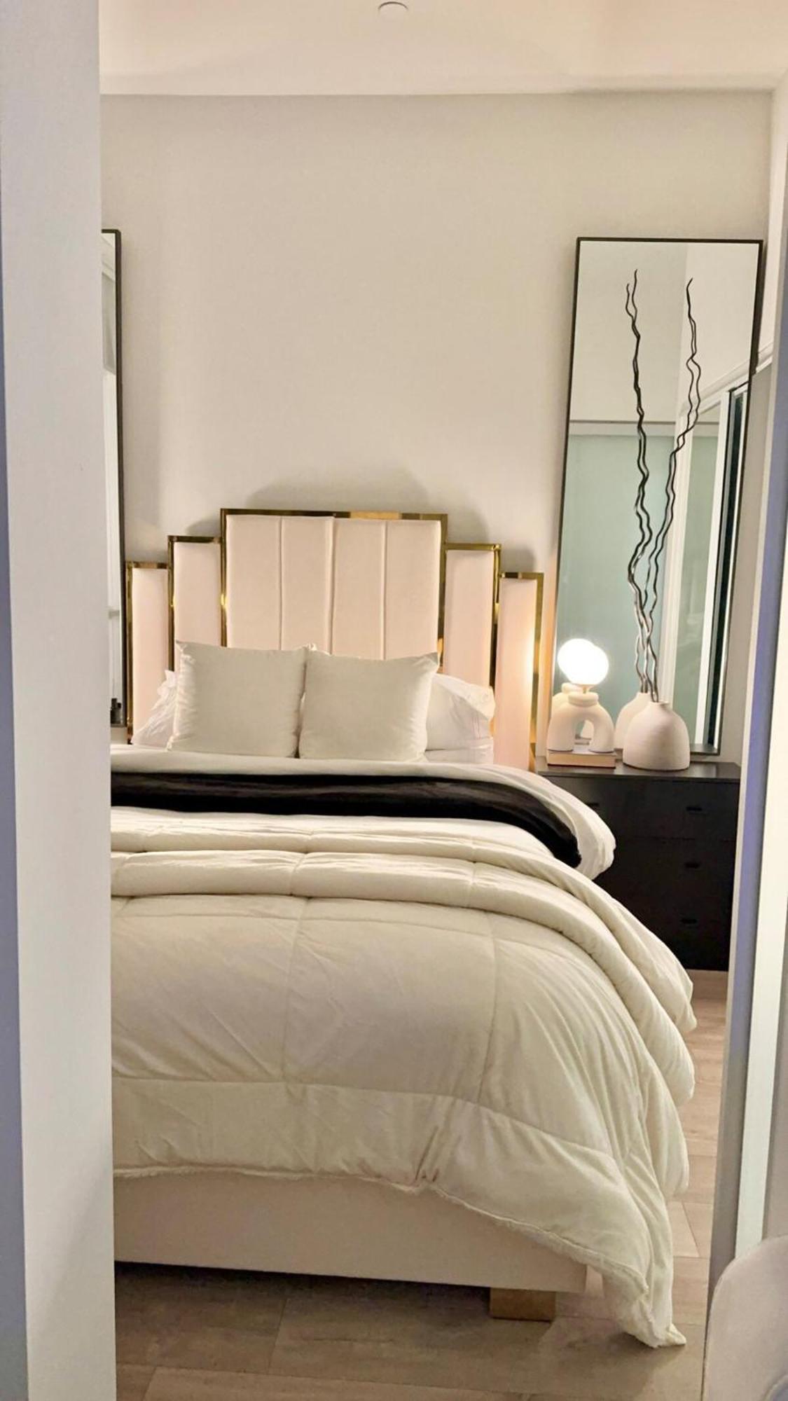 Downtown Core 2 Bed 2 Bath *