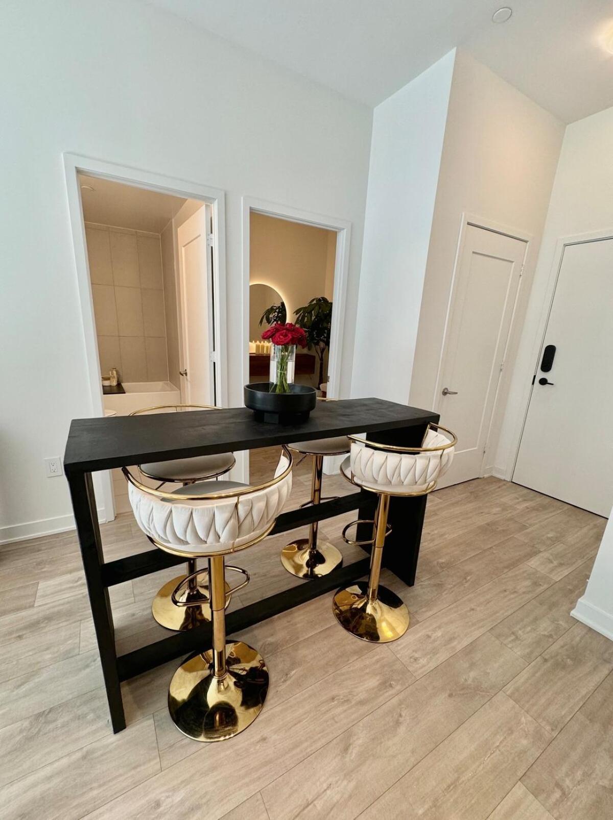 Downtown Core 2 Bed 2 Bath Toronto