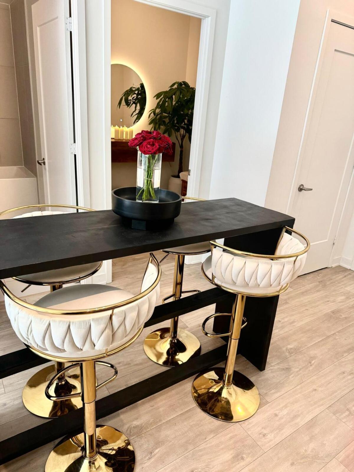 Downtown Core 2 Bed 2 Bath Toronto