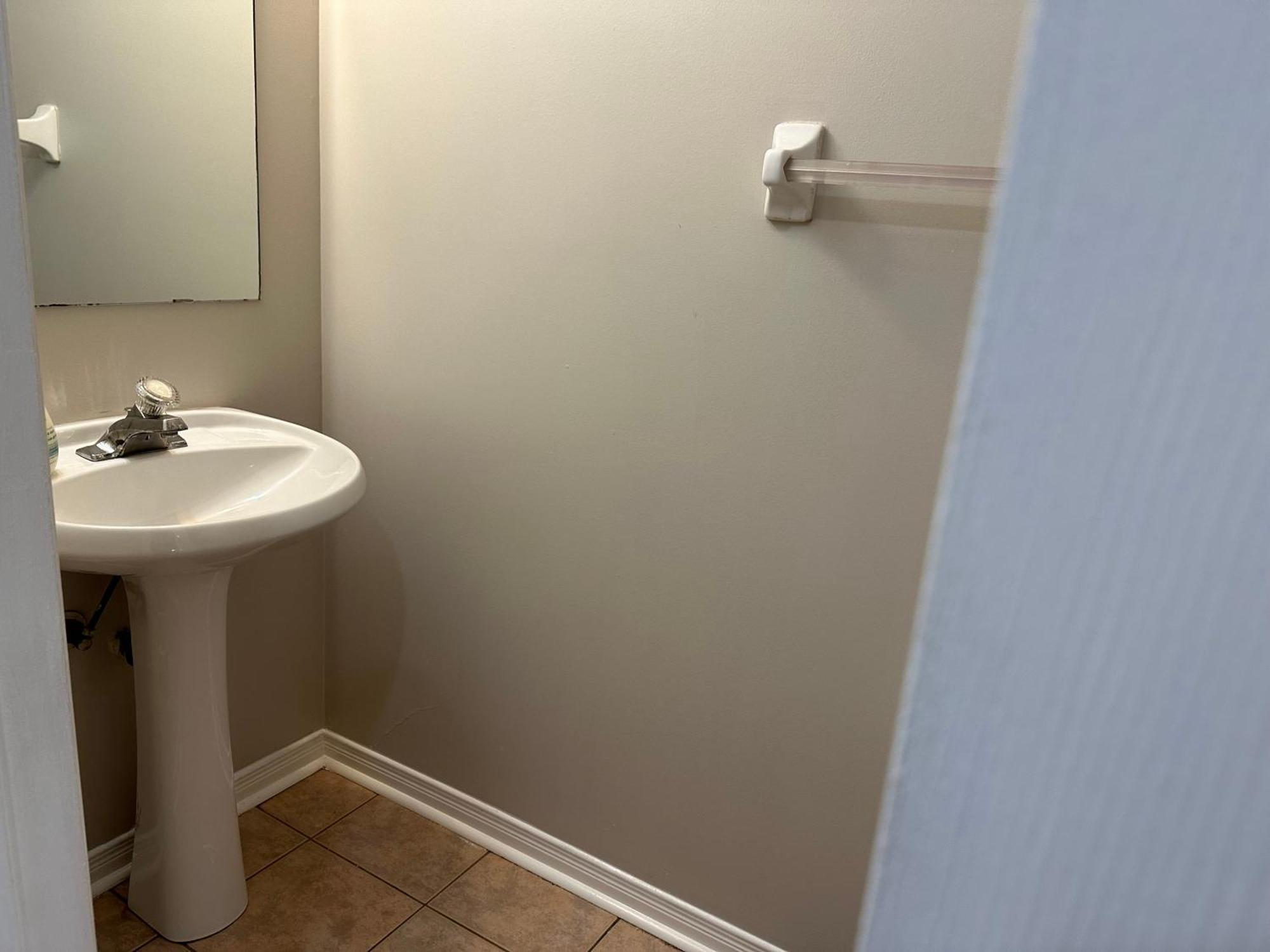 Apartment Charming 3-bedroom House With Wi-fi In *