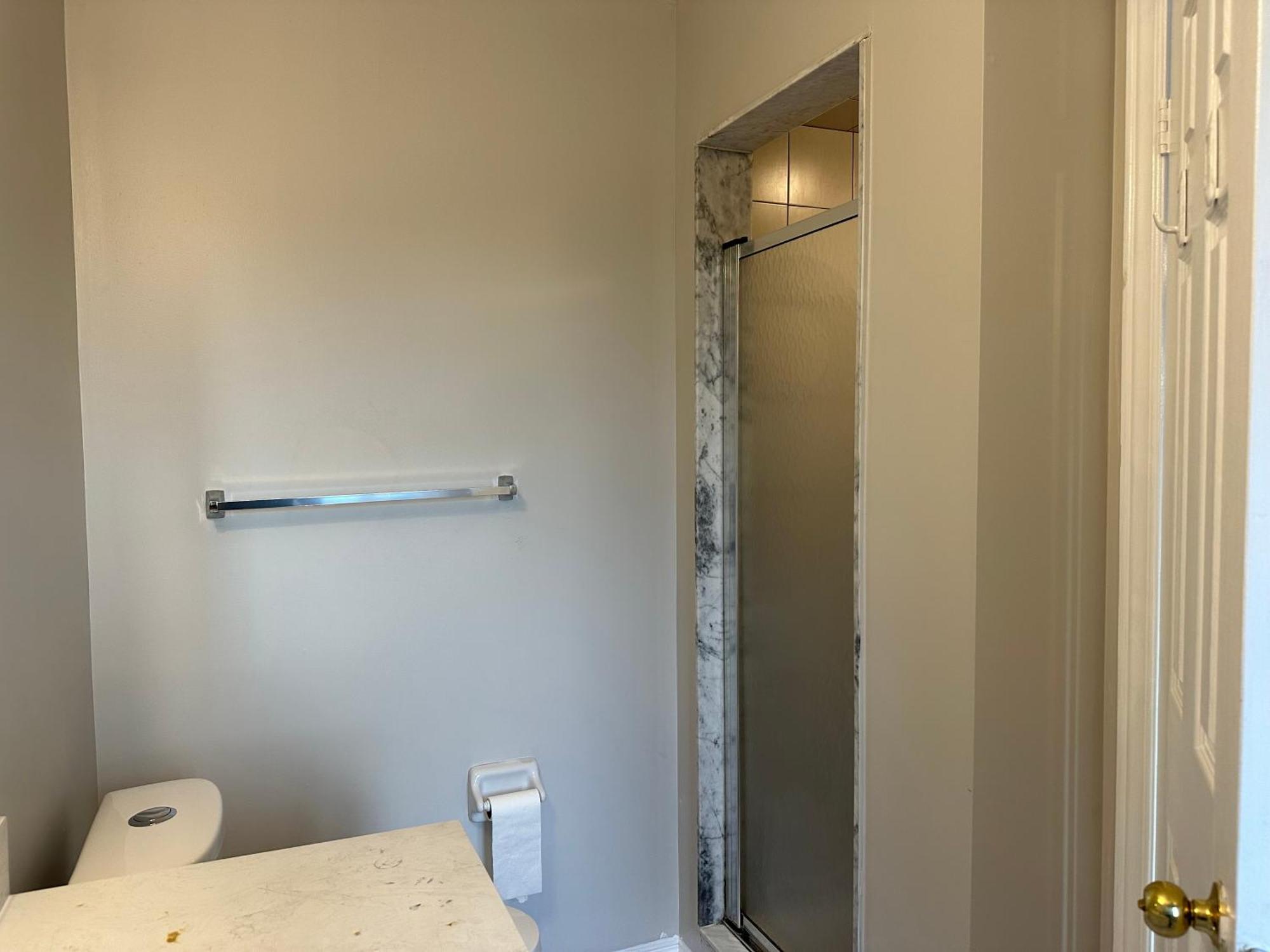 Charming 3-bedroom House With Wi-fi In Apartment Toronto