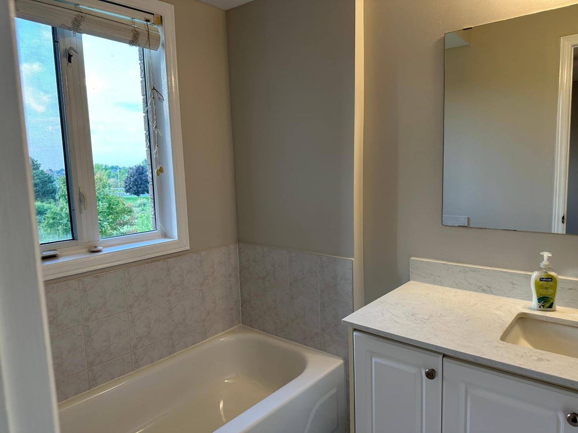 Charming 3-bedroom House With Wi-fi In Toronto