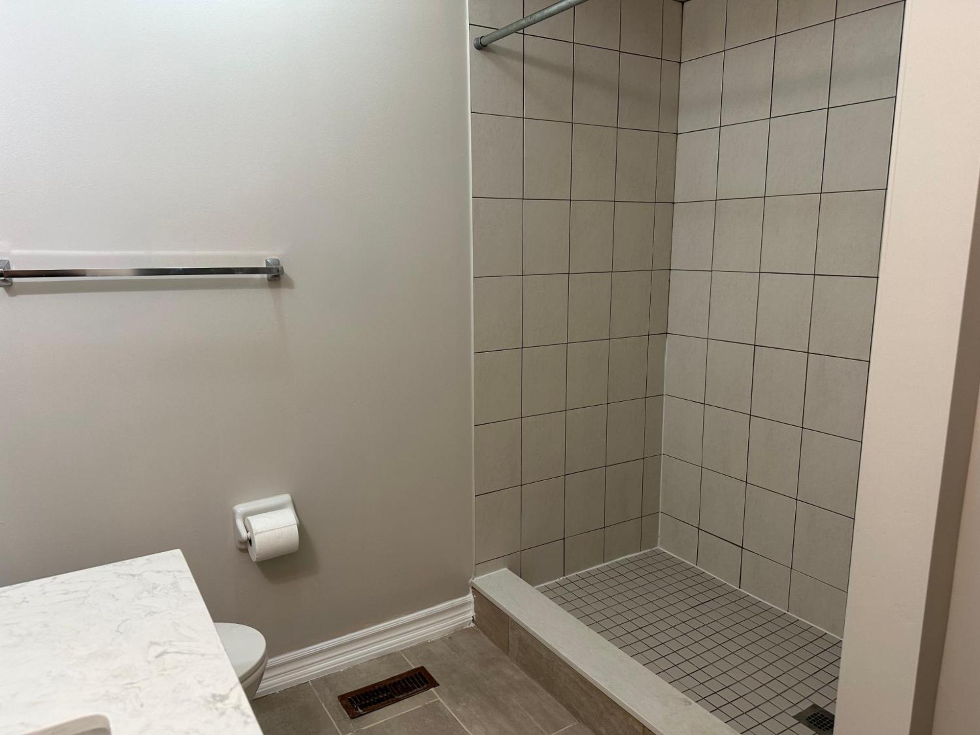 Charming 3-bedroom House With Wi-fi In Apartment *
