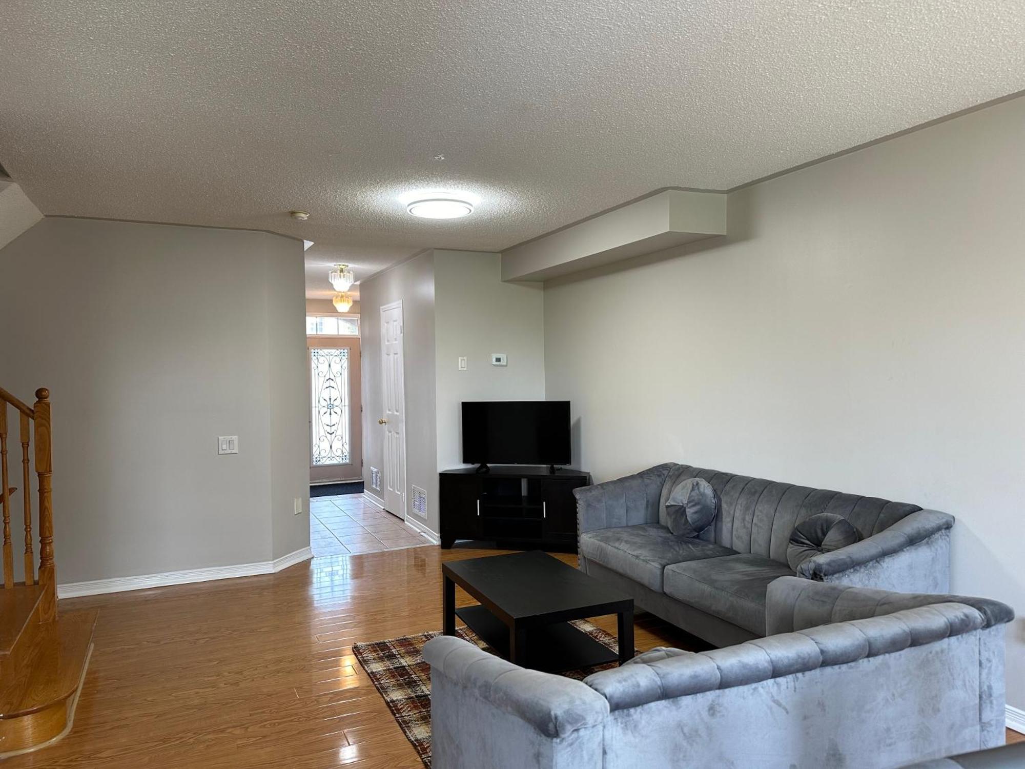 Apartment Charming 3-bedroom House With Wi-fi In Toronto