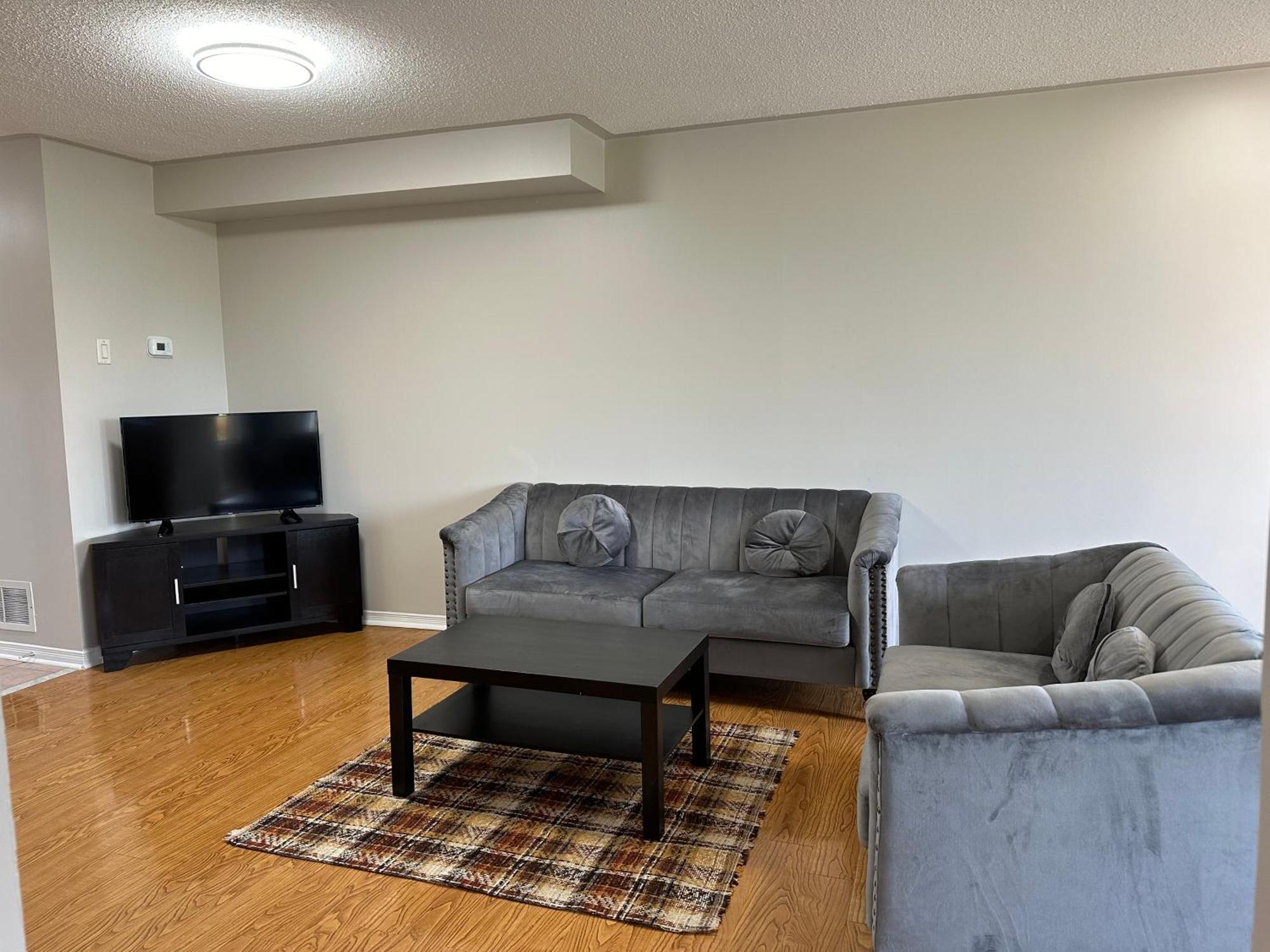 Charming 3-bedroom House With Wi-fi In * Toronto