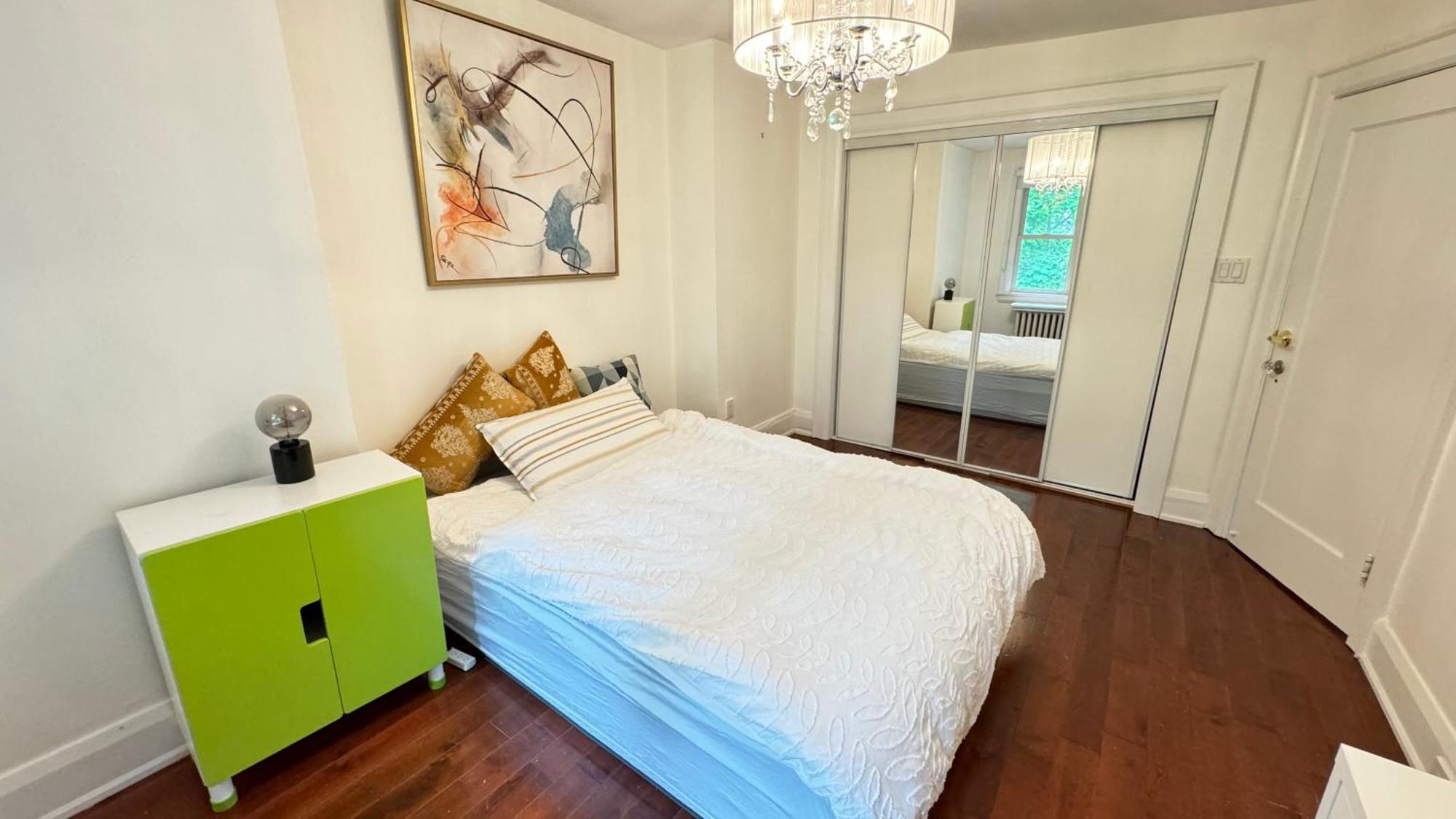 A Bright And Tidy Double-bed In Midtown