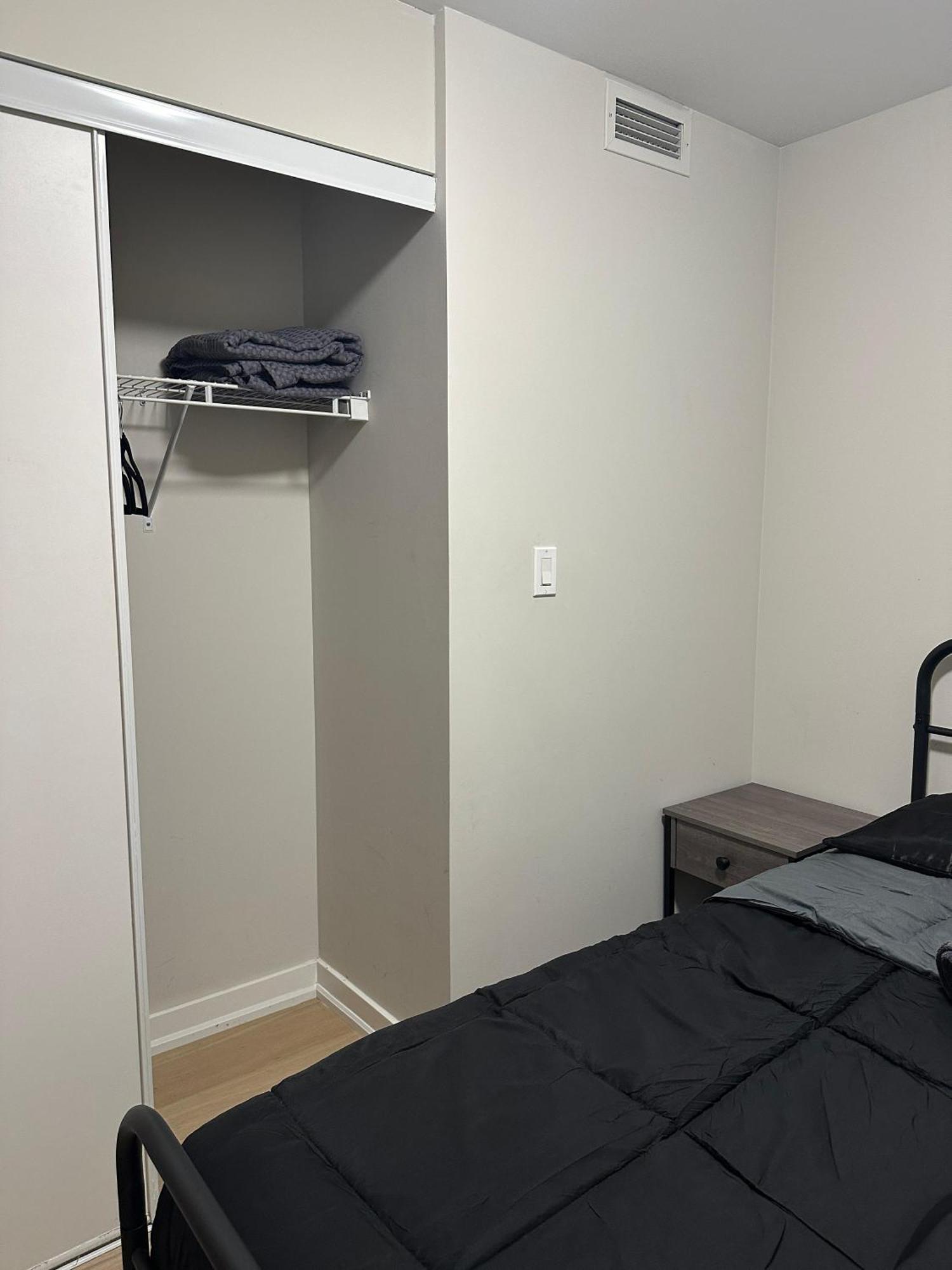 Downtown 2 Bedroom Gem With Free Parking Apartment *