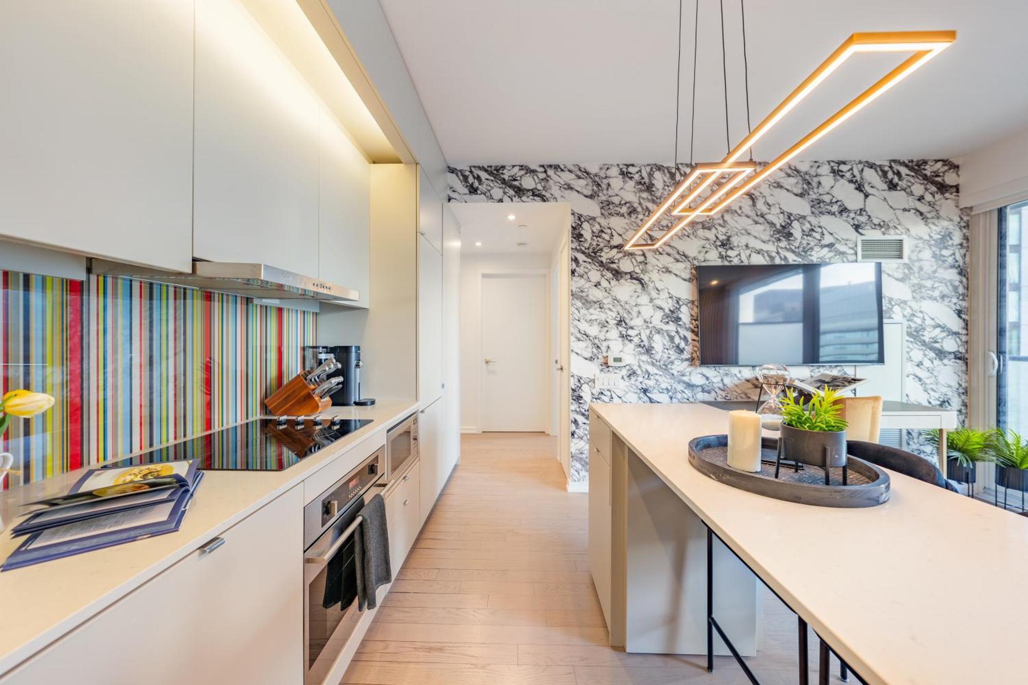 The Pinnacle - Downtown Entertainment District Apartment Toronto