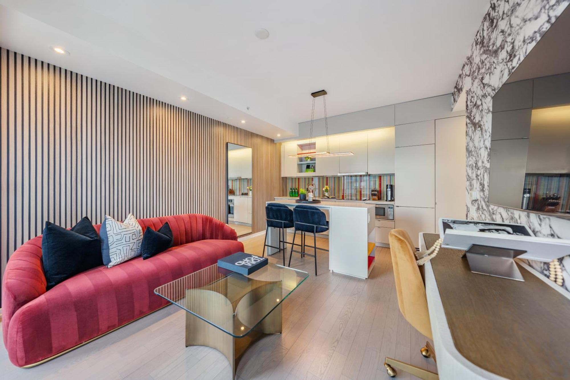The Pinnacle - Downtown Entertainment District Apartment Toronto