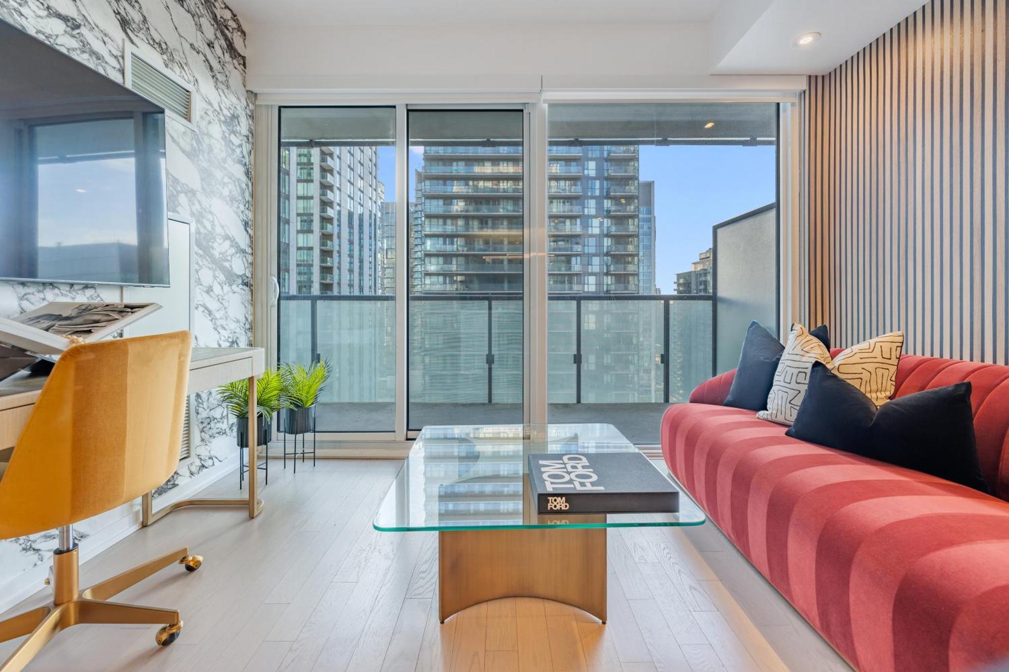 The Pinnacle - Downtown Entertainment District Apartment