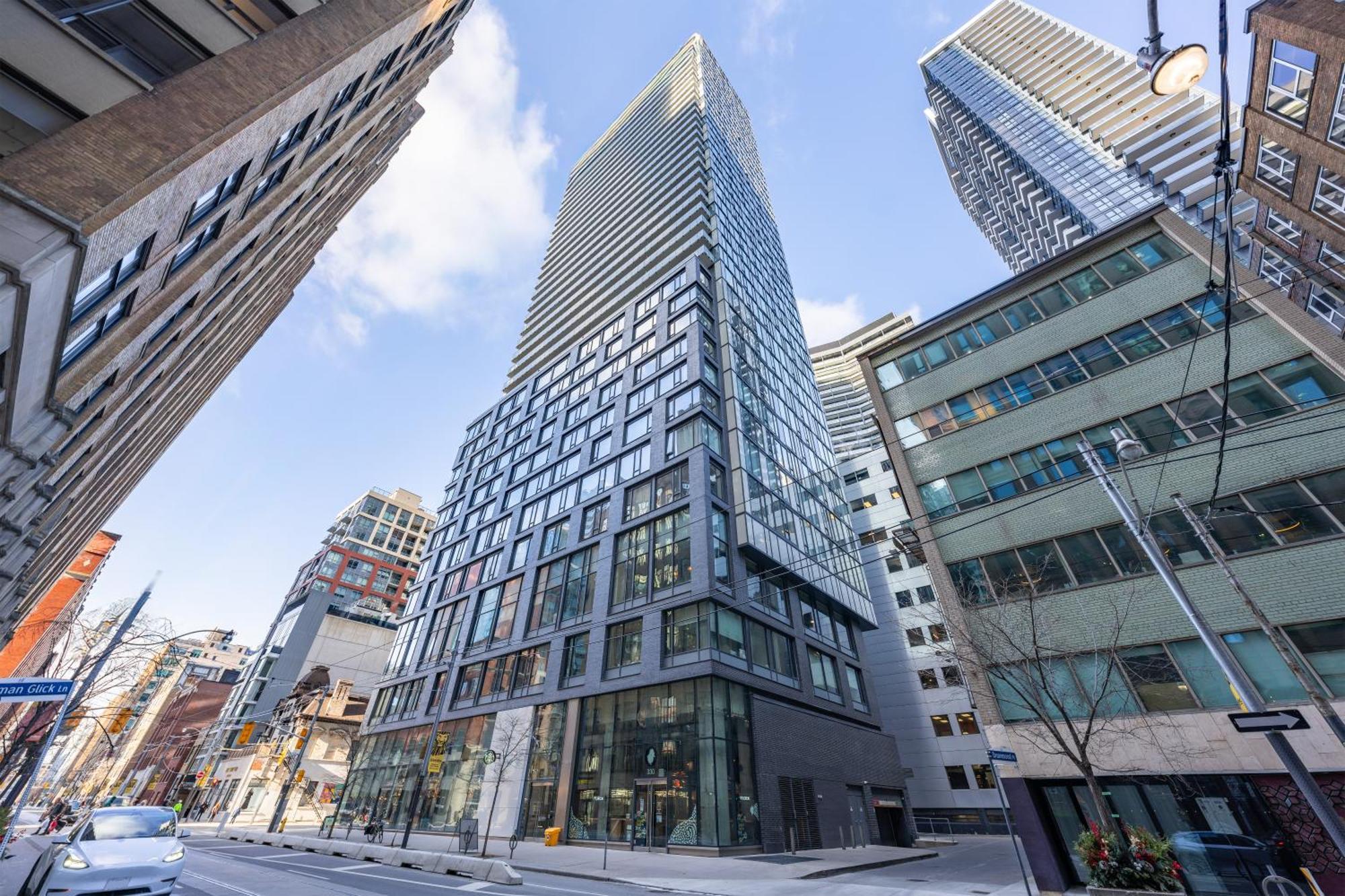 The Pinnacle - Downtown Entertainment District Apartment *