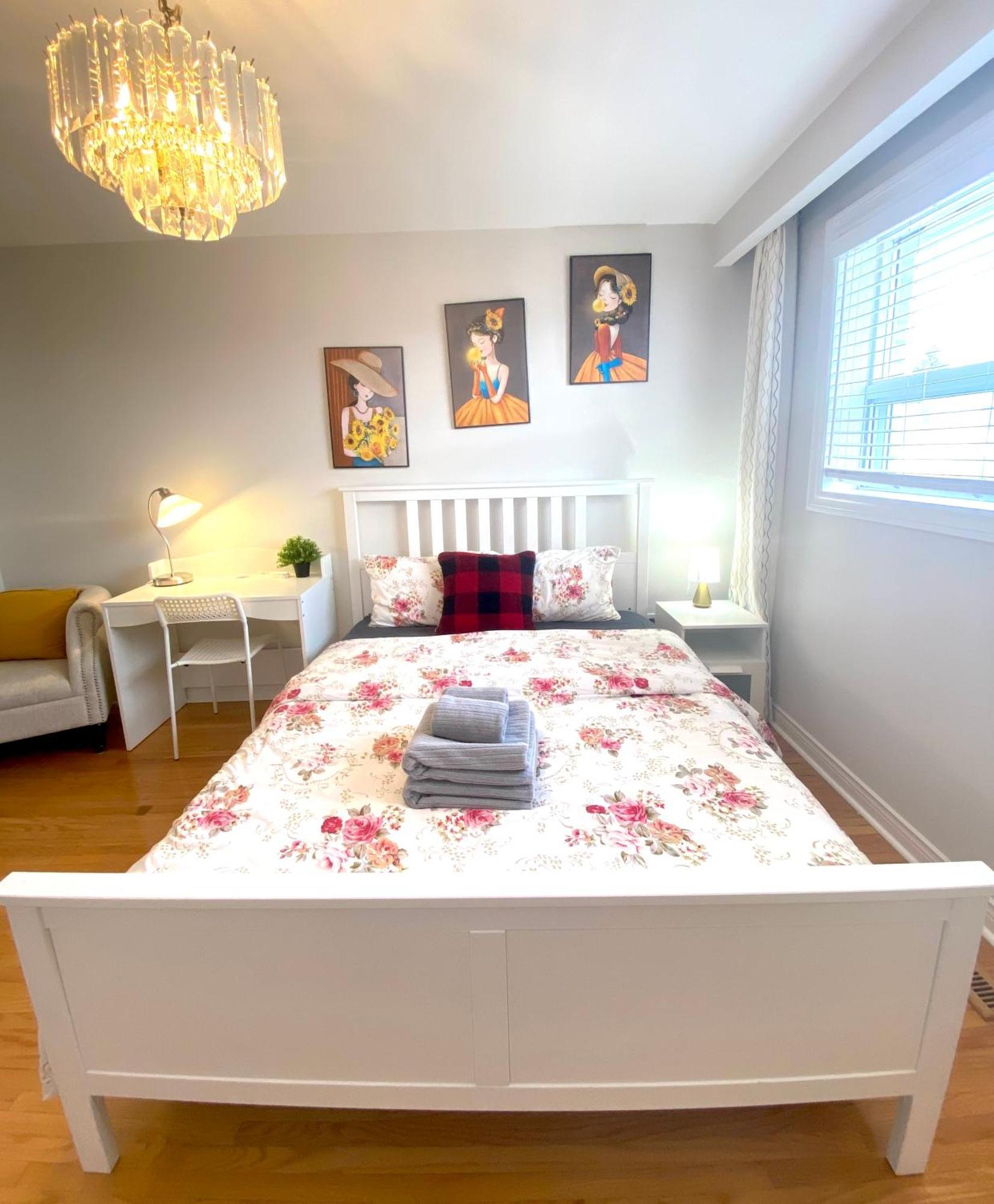 Sunny House - Main Floor, Free Parking, In *