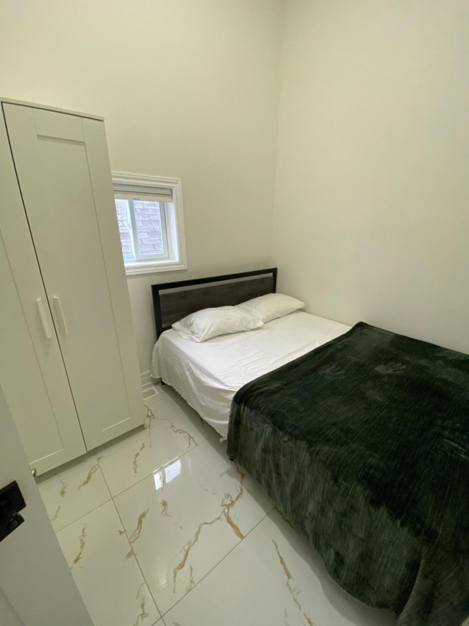 Guest house Modern Living -newly Built Toronto