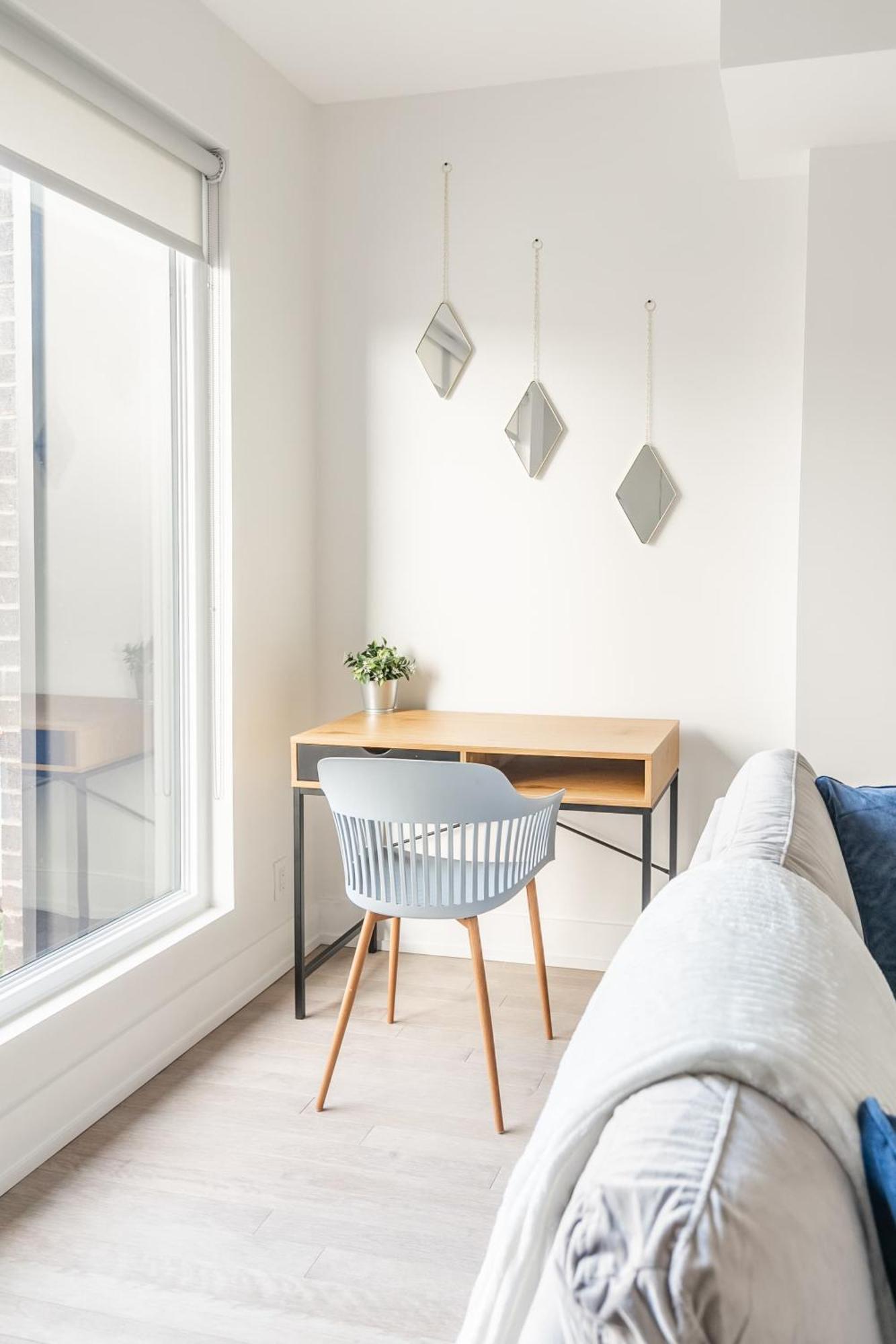 Apartment Beautiful Modern Unit In High Park North
