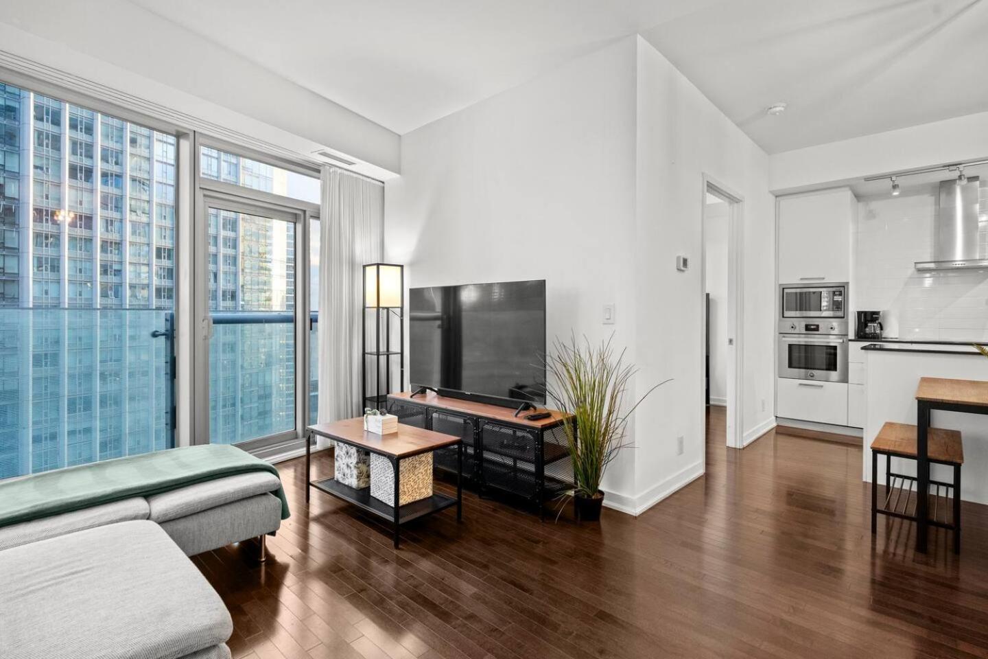 Apartment Away From Toronto