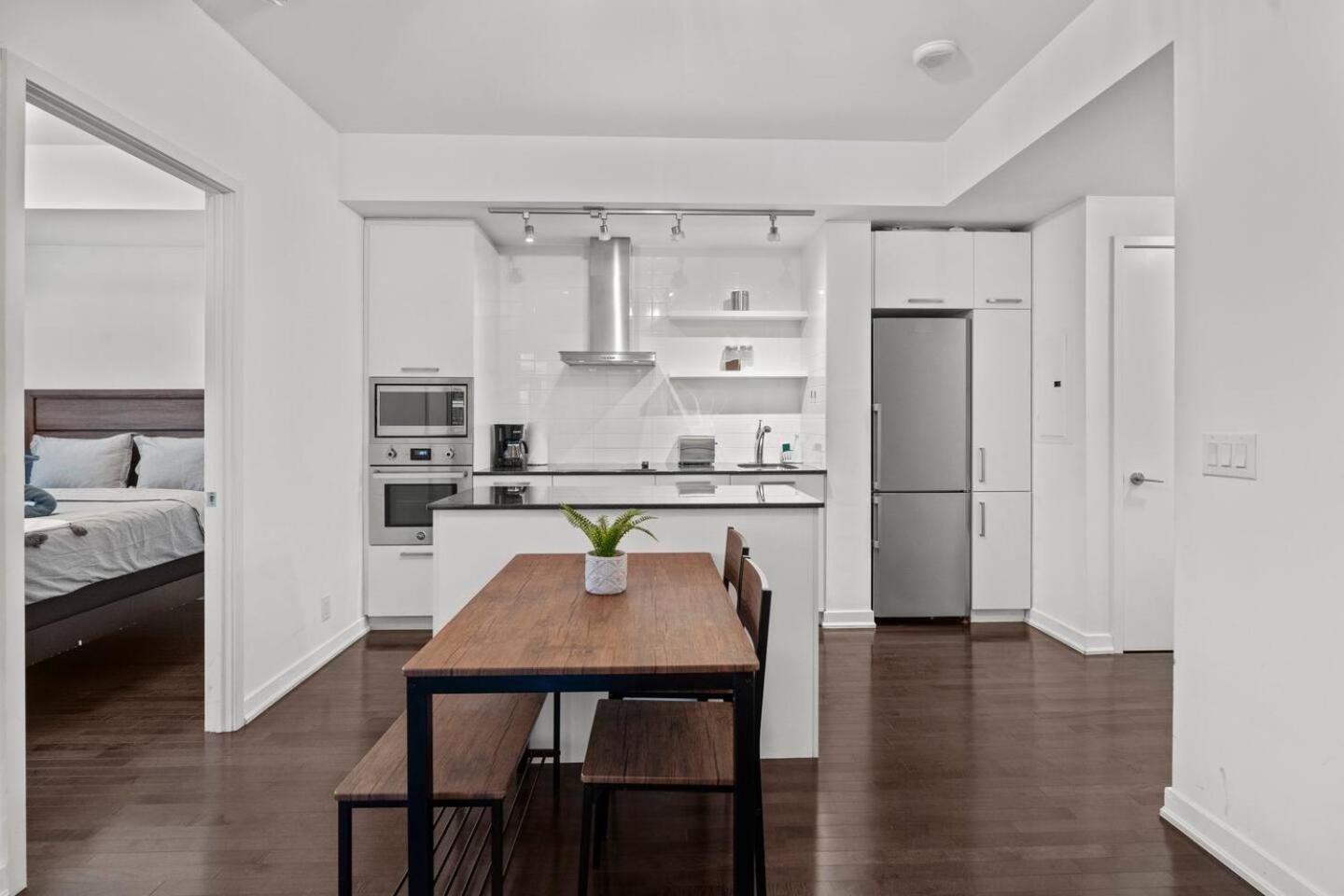 Apartment Away From Toronto
