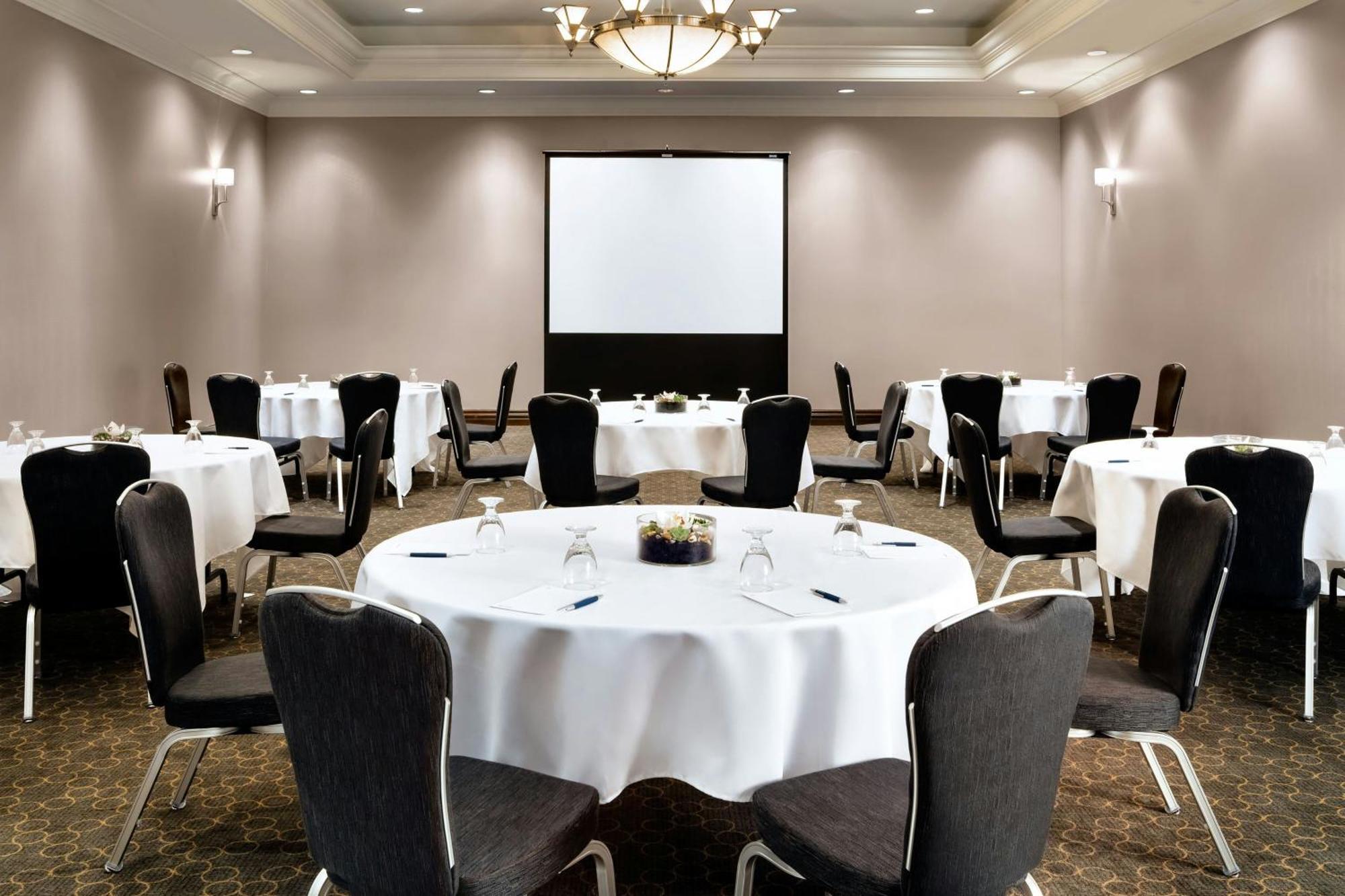 Sheraton Airport & Conference Centre 4*