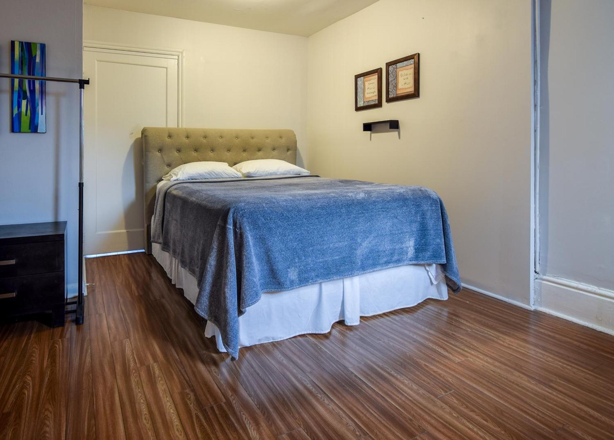 Downtown Retreat-spacious With Shared Kitchen & Bath * Toronto
