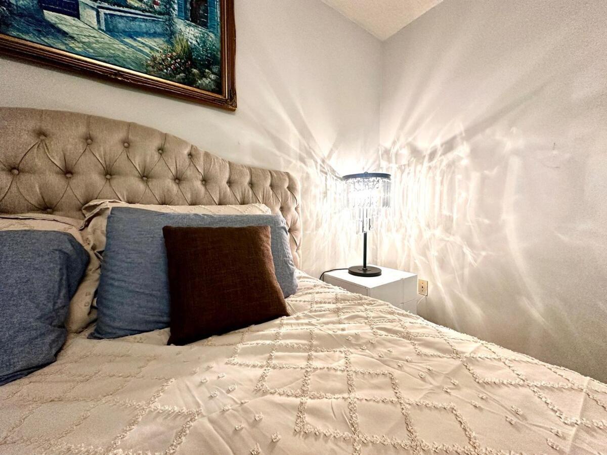 Cozy And Spacious Vacation In Villa Toronto