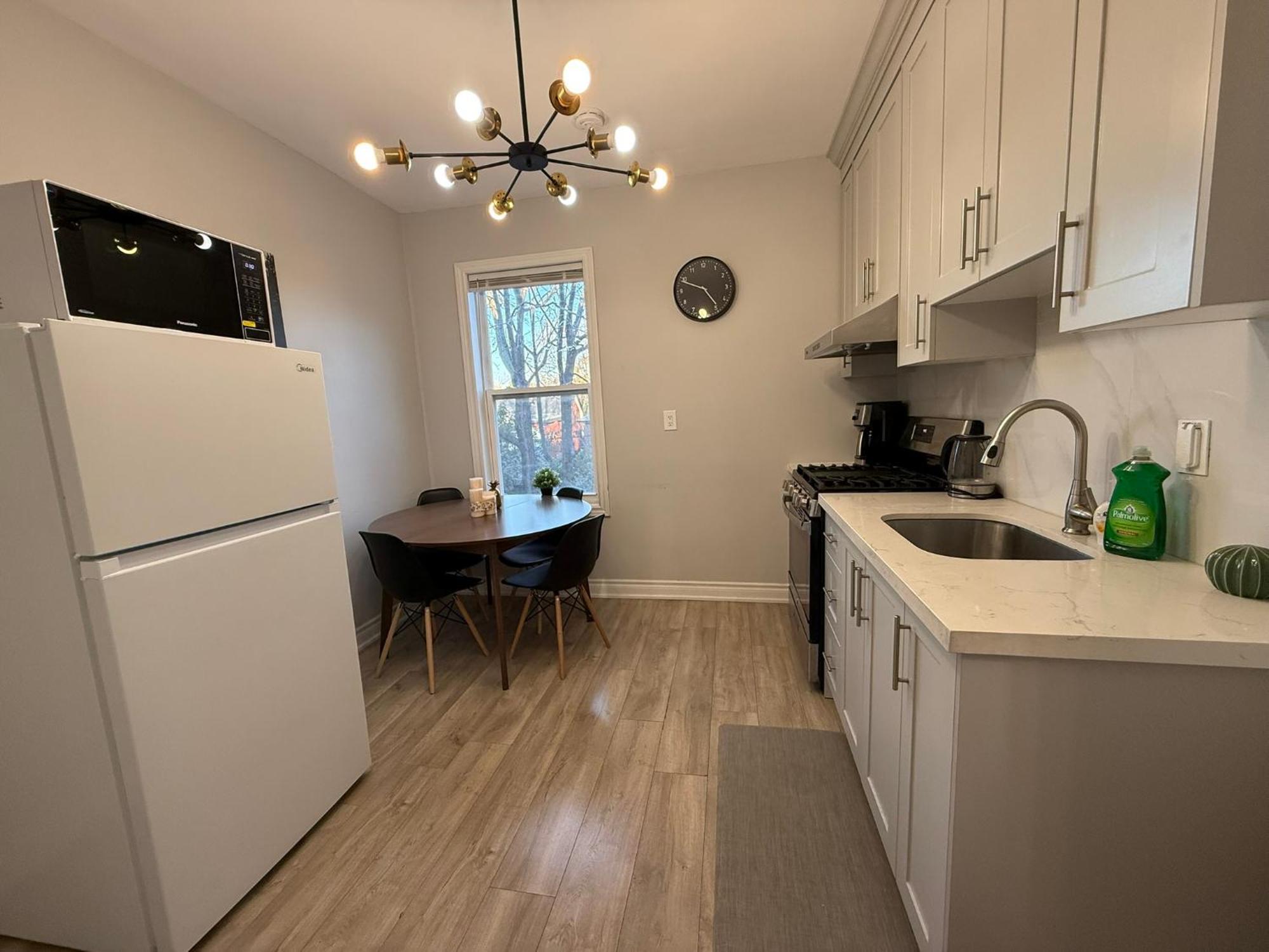 3-bedroom House In Little Italy Downtown-free Parking Ferienhaus Toronto