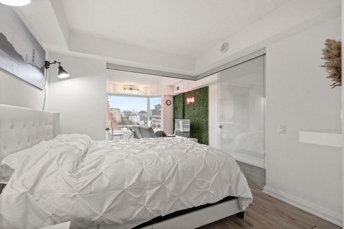Luxurious In Yorkville Toronto