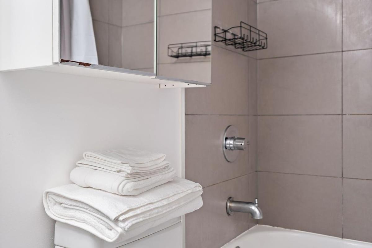 Apartment Luxurious In Yorkville Toronto