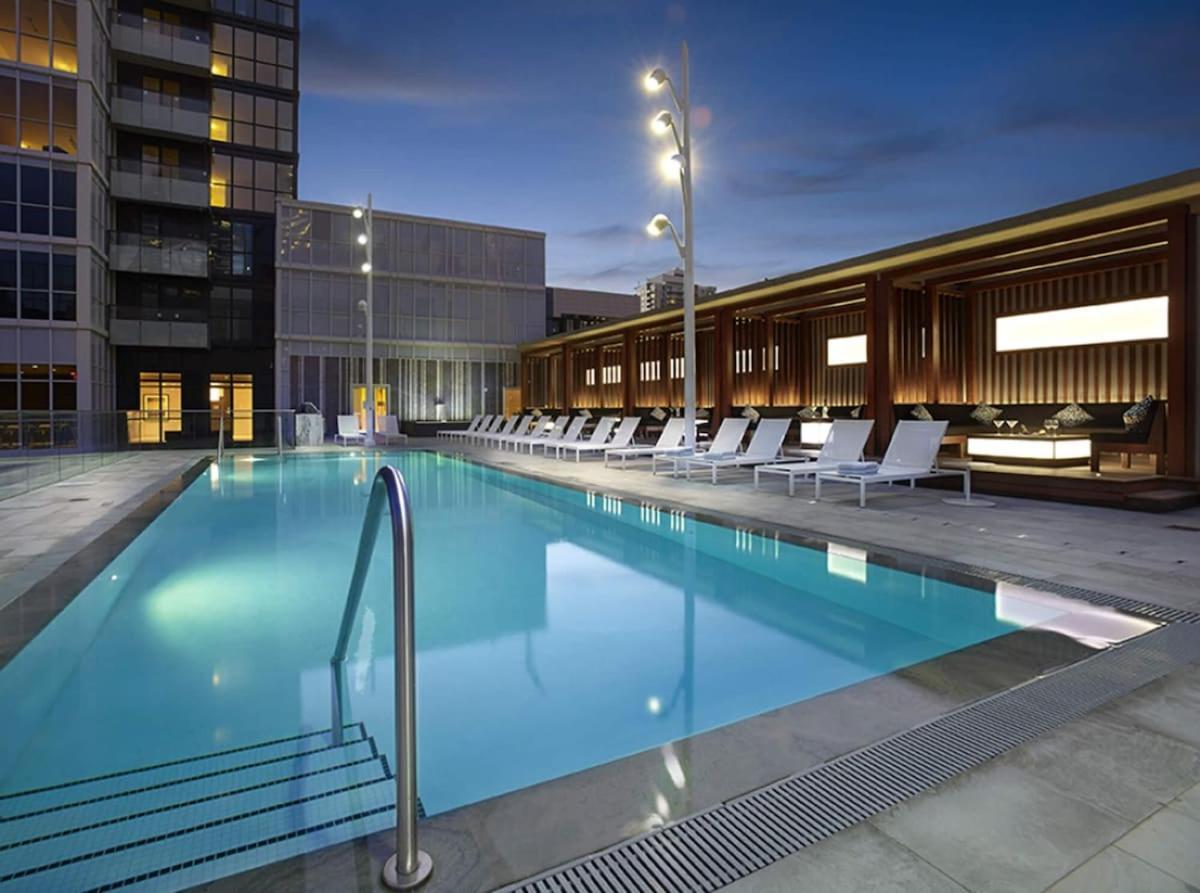 2 Bed 2 Bath Cn-tower And Lakeviews- Parking Toronto