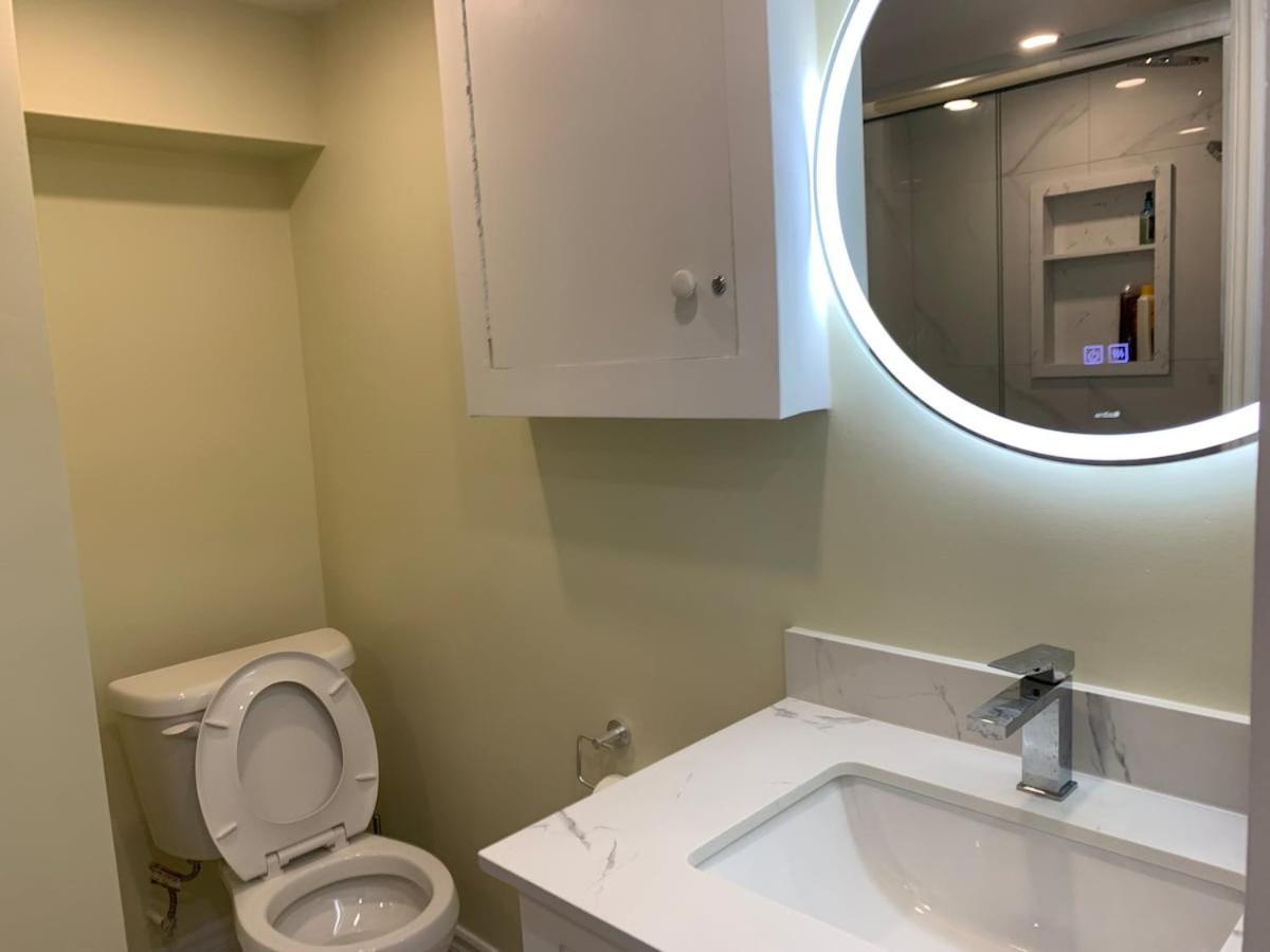 Apartment 2-bedroom Entire In Toronto- Free Parking! Toronto
