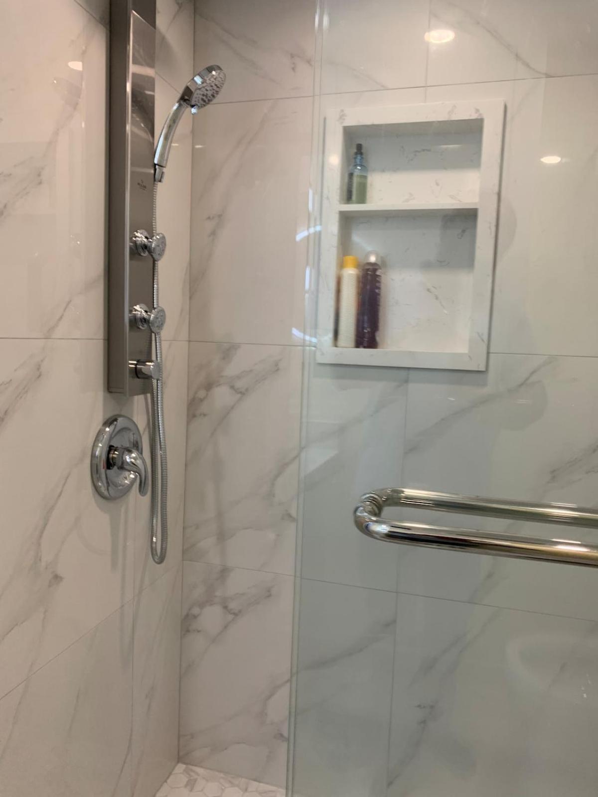 2-bedroom Entire In Toronto- Free Parking! Toronto