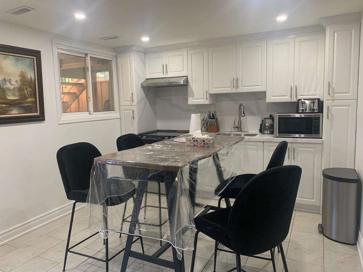 2-bedroom Entire In Toronto- Free Parking! * Toronto