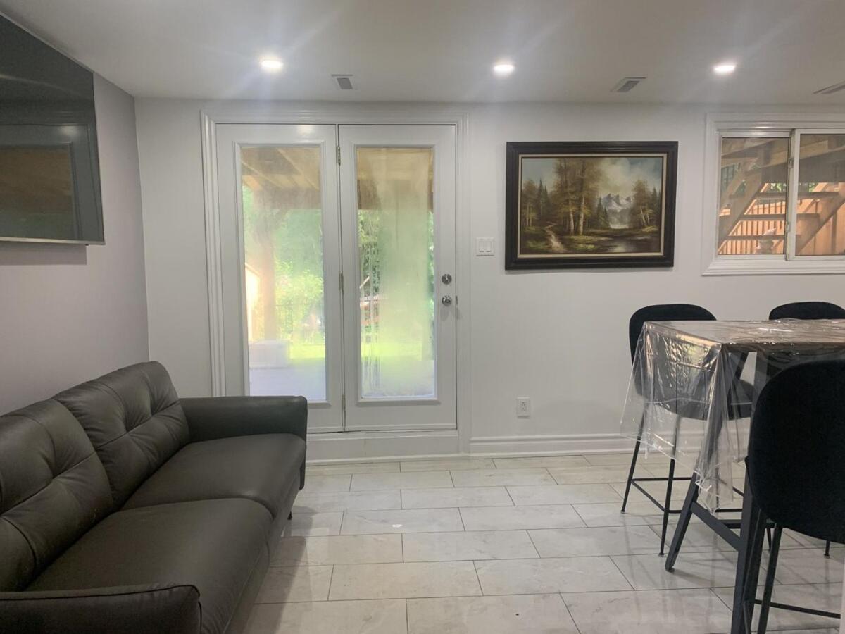 Apartment 2-bedroom Entire In Toronto- Free Parking!