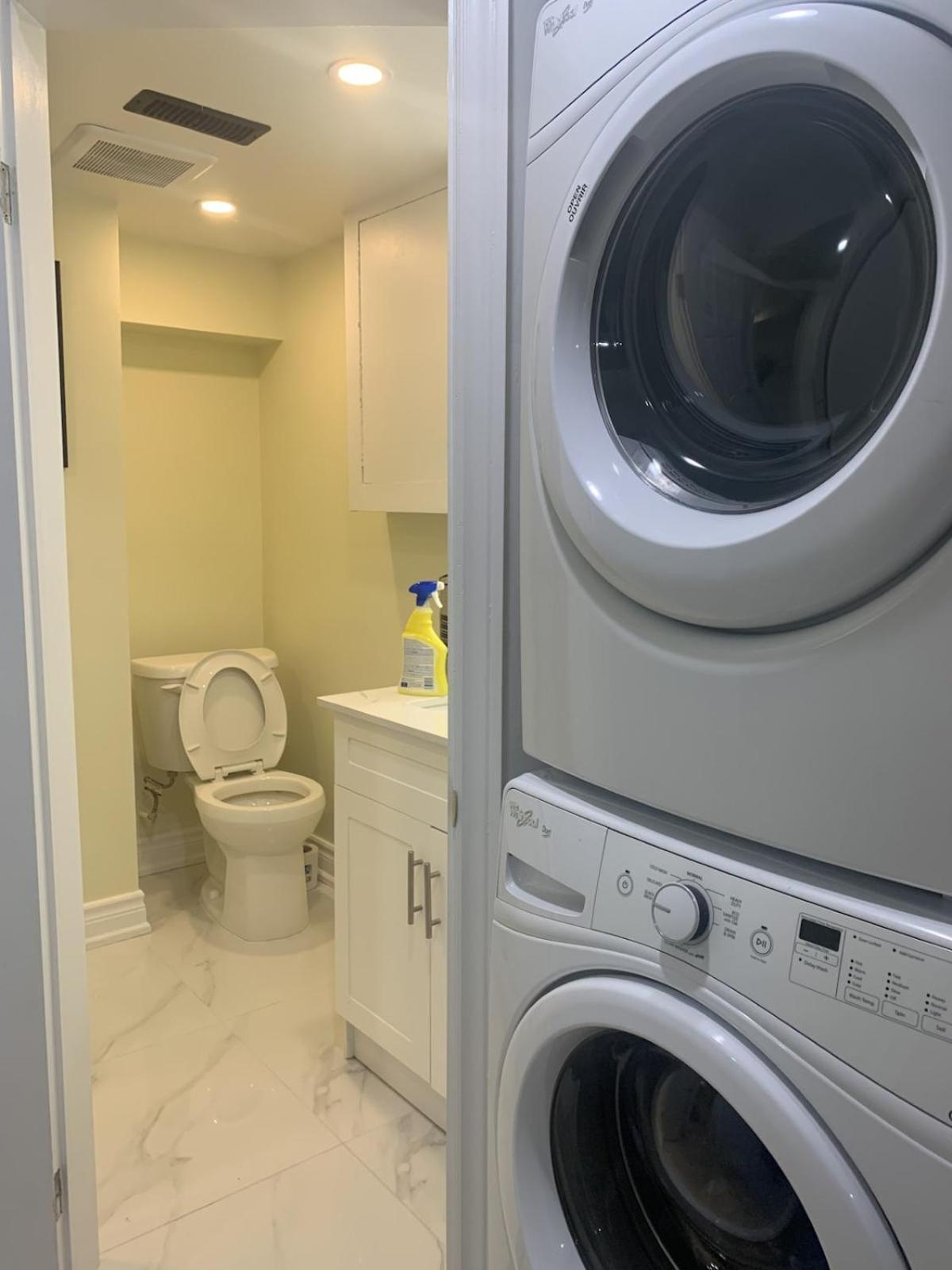 2-bedroom Entire In Toronto- Free Parking! Toronto