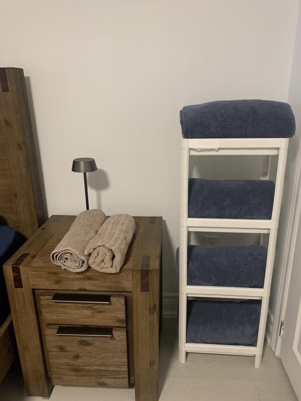 2-bedroom Entire In Toronto- Free Parking!