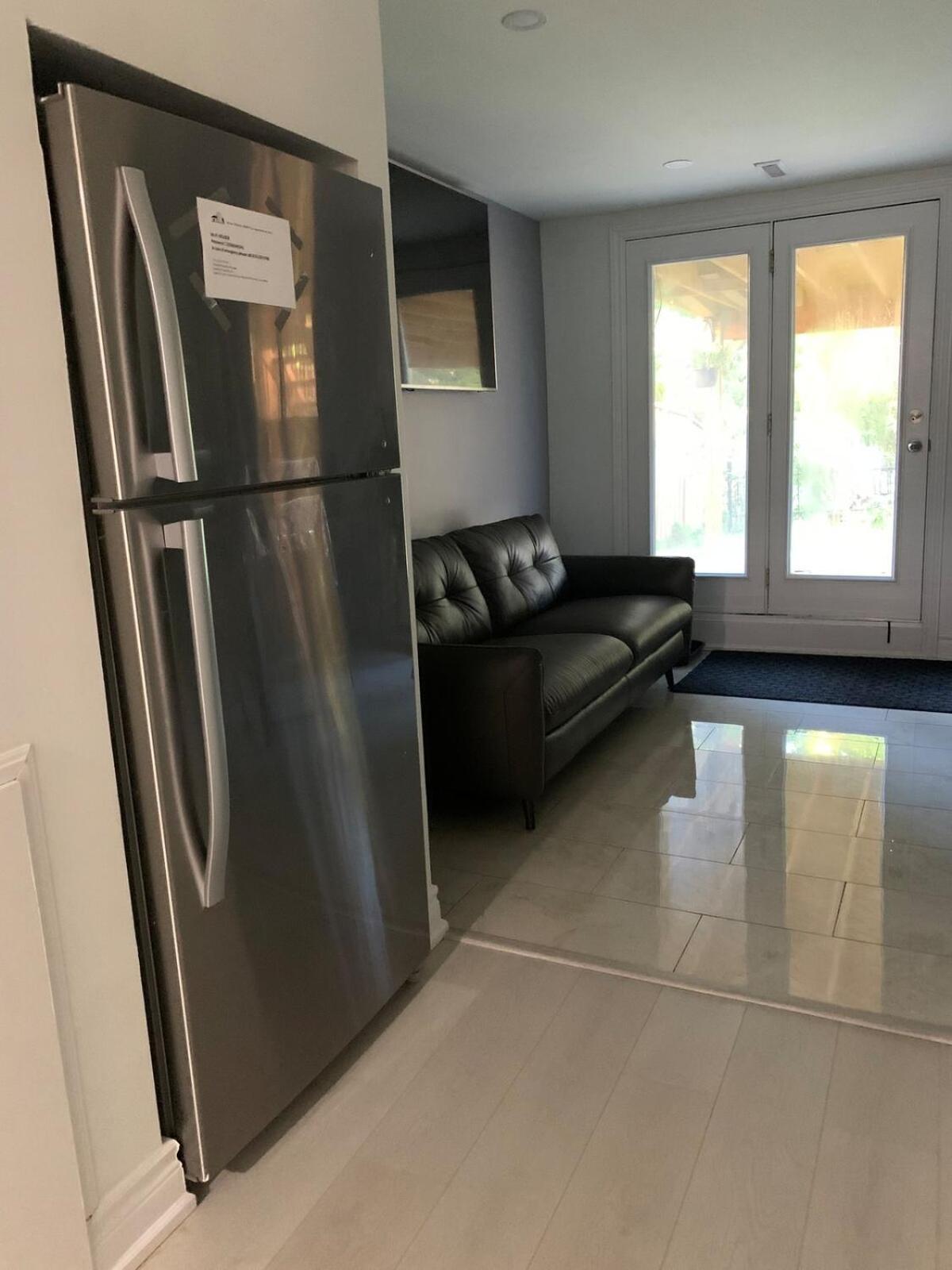 Apartment 2-bedroom Entire In Toronto- Free Parking!