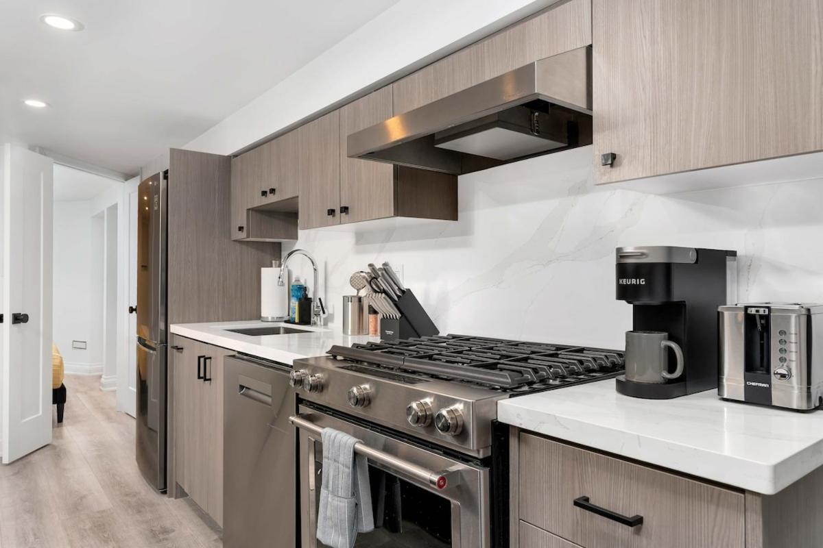 Cozy Parkdale Fantastic Location Parking *