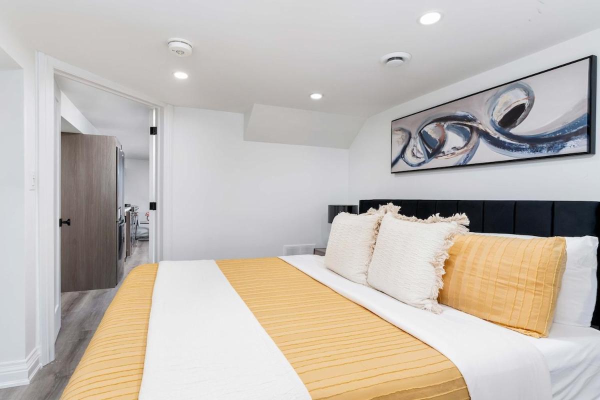 Apartment Cozy Parkdale Fantastic Location Parking *