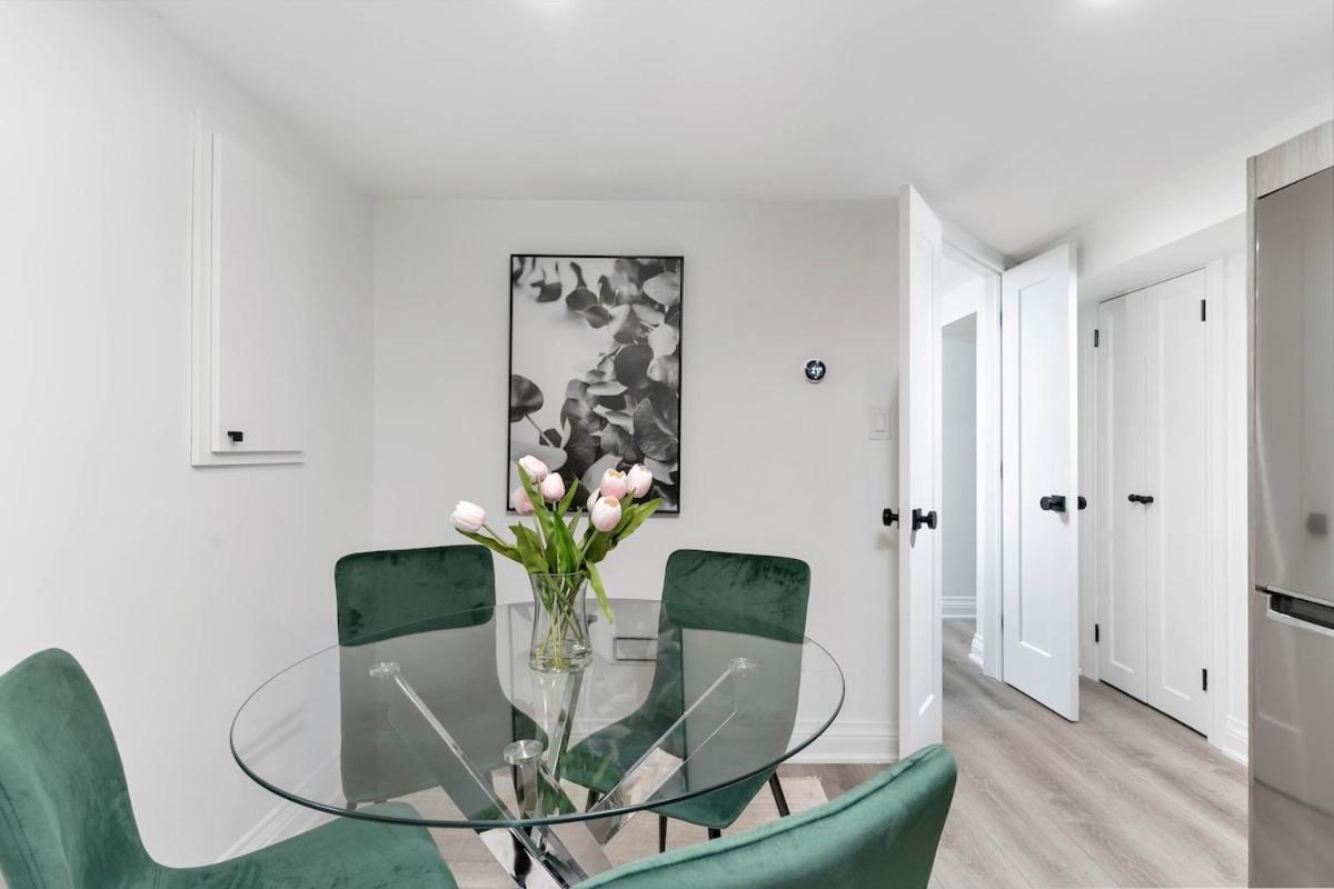 Cozy Parkdale Fantastic Location Parking Toronto