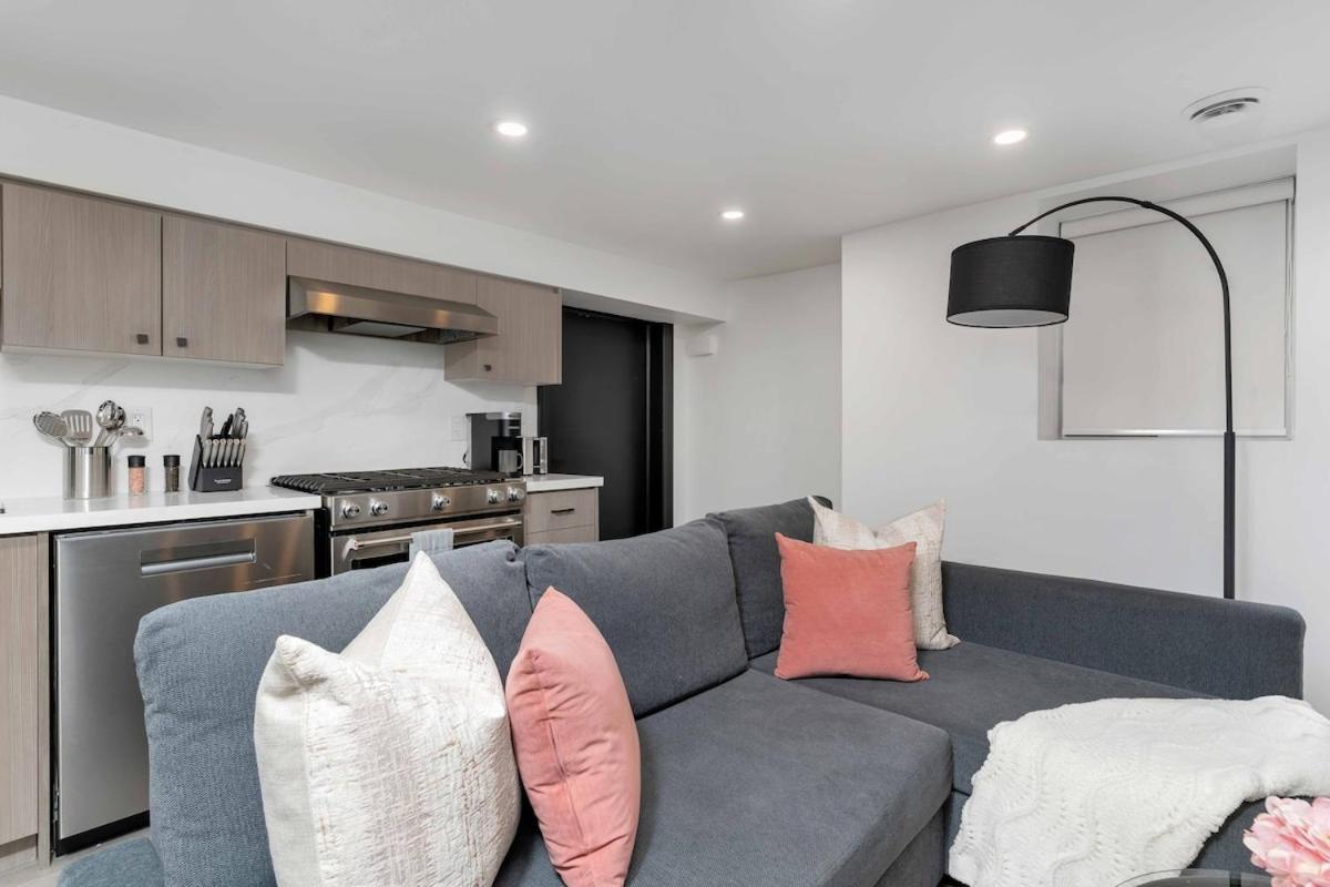 Apartment Cozy Parkdale Fantastic Location Parking Toronto