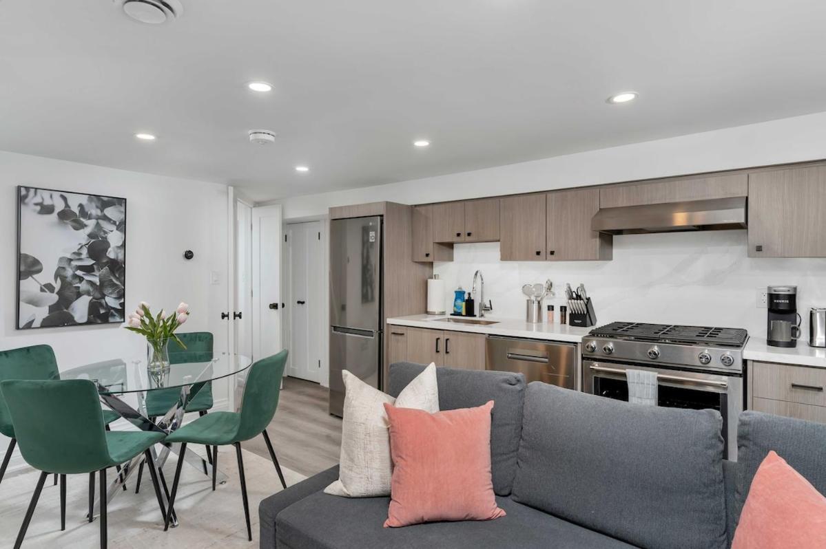Cozy Parkdale Fantastic Location Parking Toronto