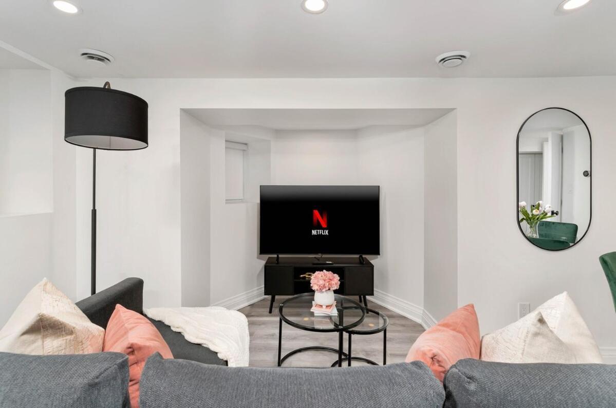 Apartment Cozy Parkdale Fantastic Location Parking Toronto