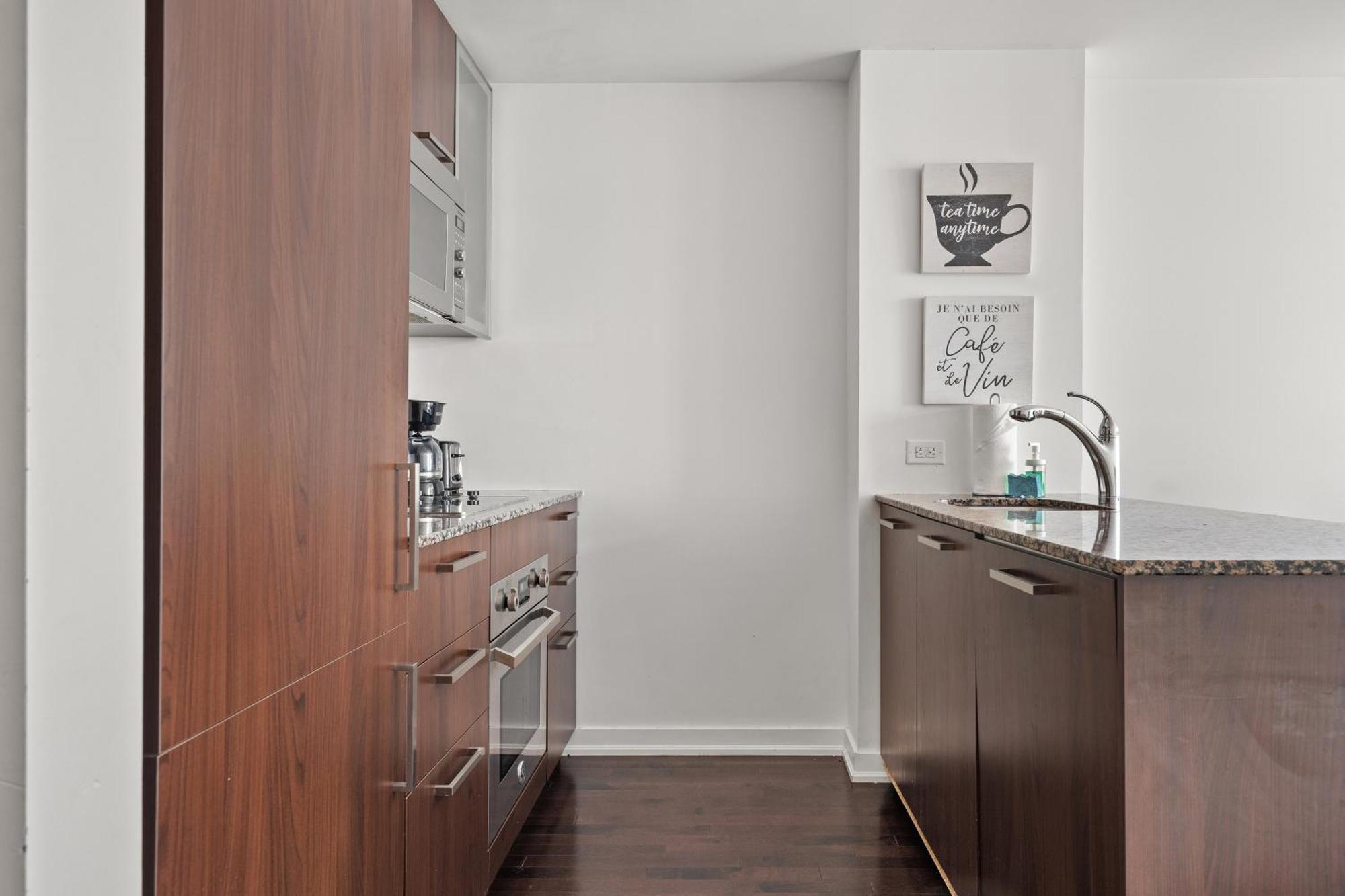 Cozy Downtown Apartment