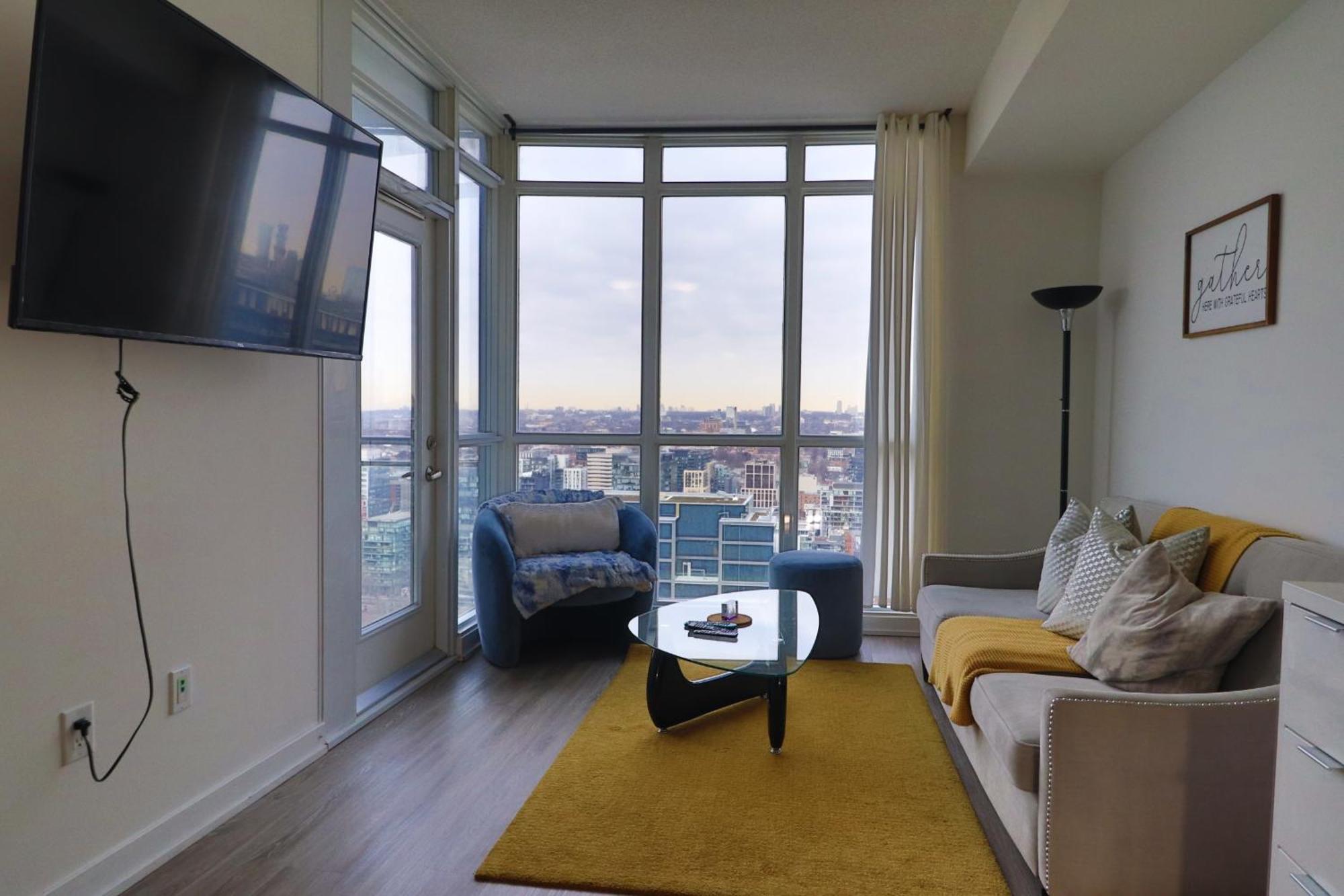 Downtown Oasis-luxury With Balcony & Free Parking * Toronto