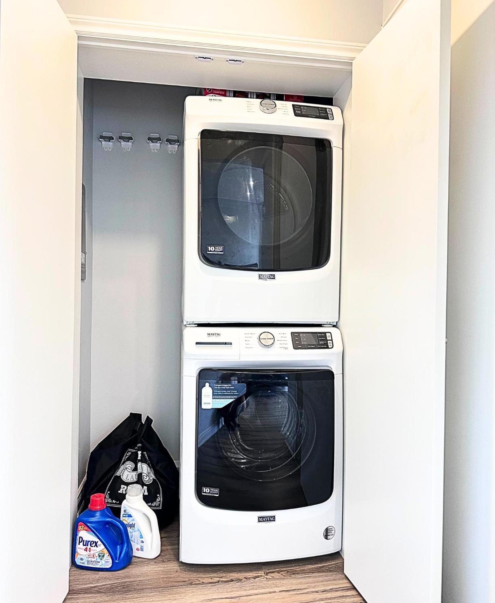 Spacious Master W Private Bathroom Steps To Subway Homestay *