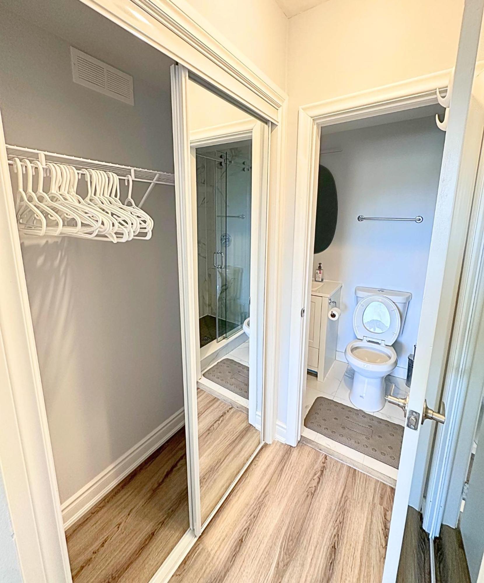 Spacious Master W Private Bathroom Steps To Subway Homestay *