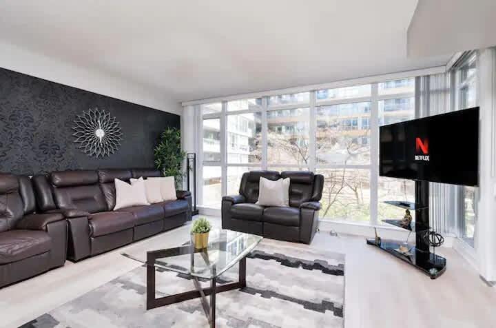 2br By Cn Tower & Waterfront Free Parking Apartment *