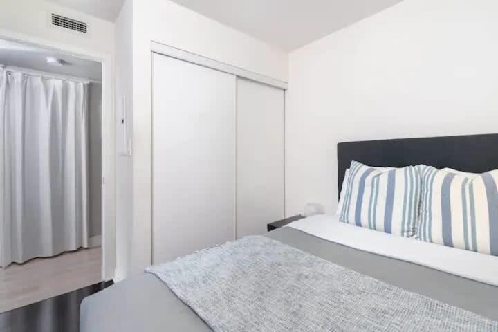 2br By Cn Tower & Waterfront Free Parking Apartment *