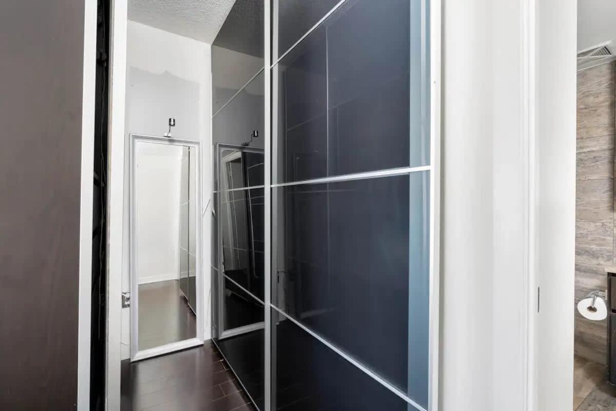 2br By Cn Tower & Waterfront Free Parking