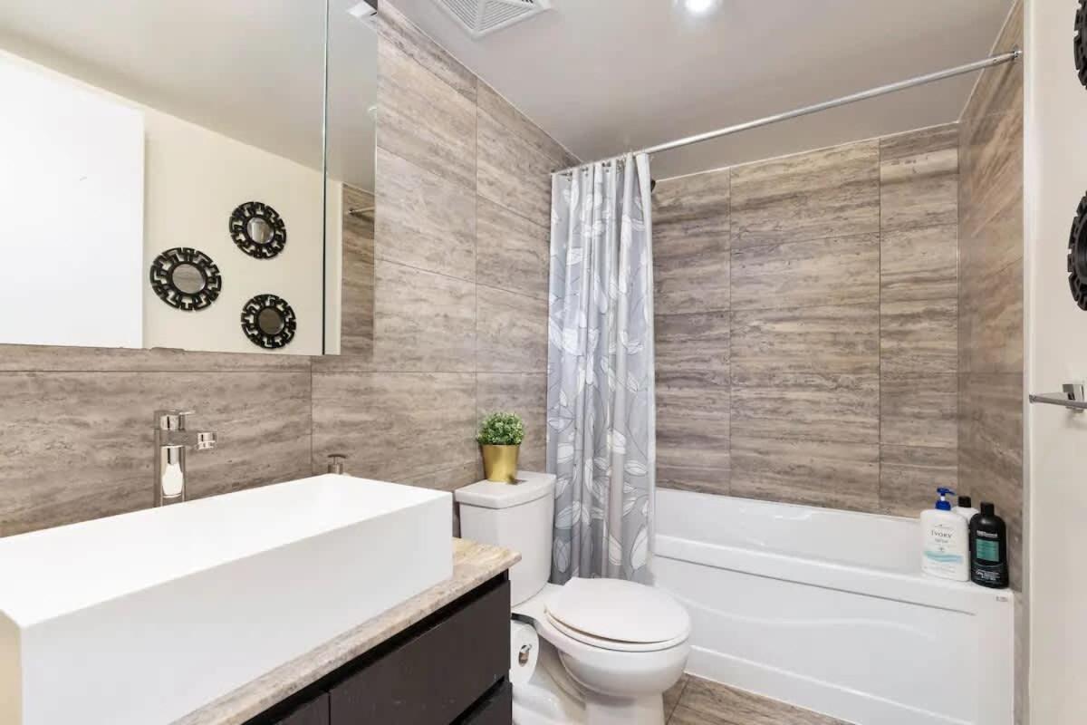 Apartment 2br By Cn Tower & Waterfront Free Parking Toronto