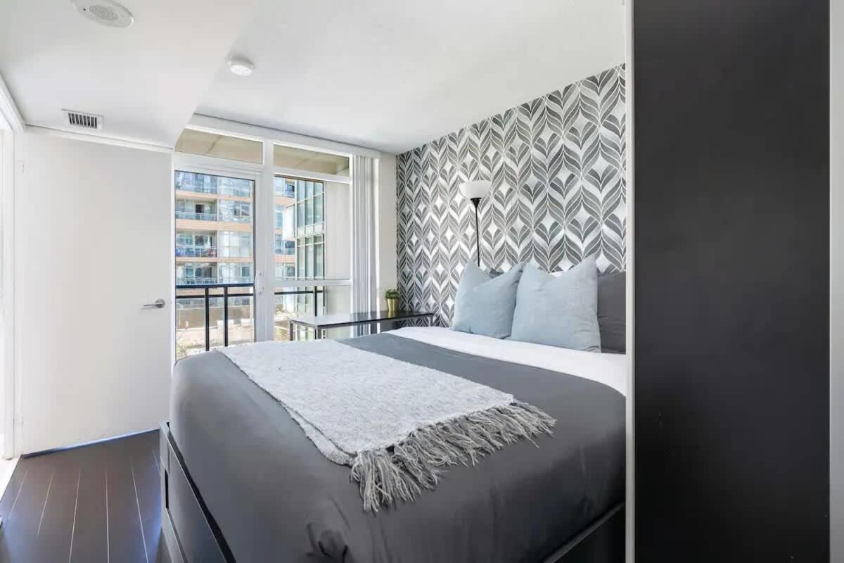 2br By Cn Tower & Waterfront Free Parking Apartment