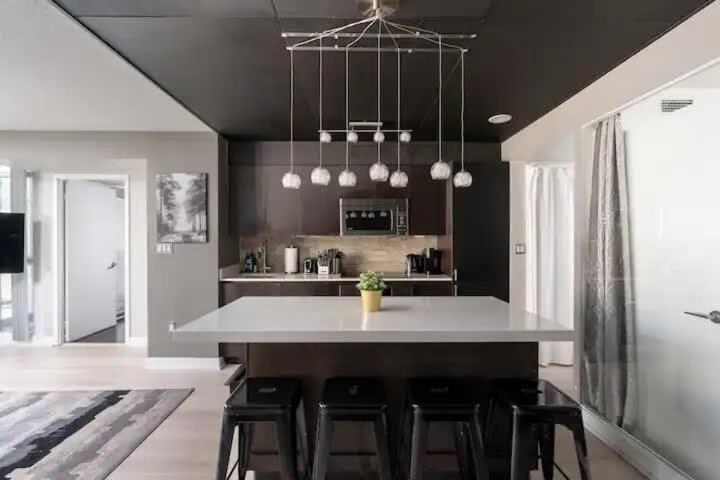 Apartment 2br By Cn Tower & Waterfront Free Parking *